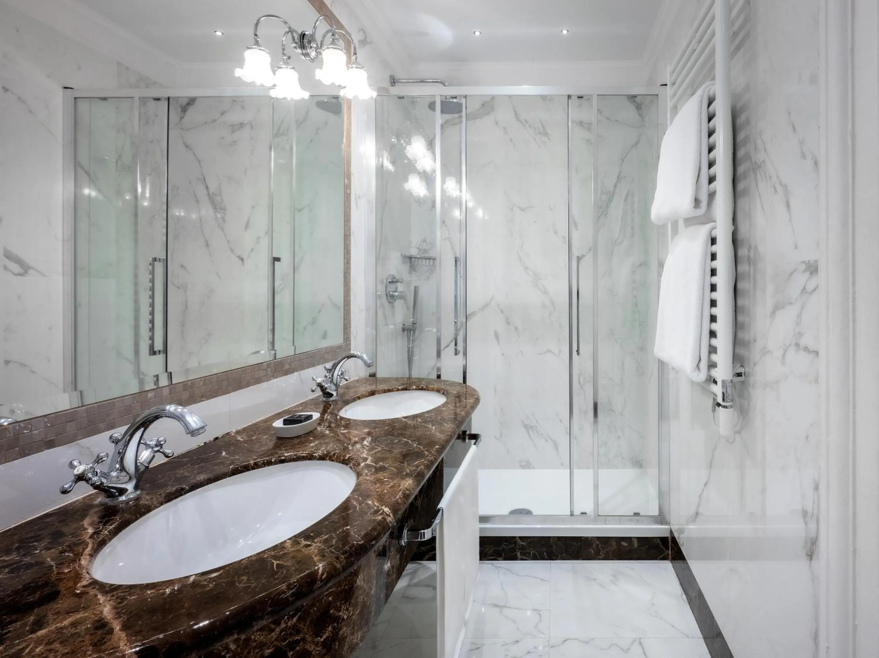 Shower in Hotel Bristol Palace