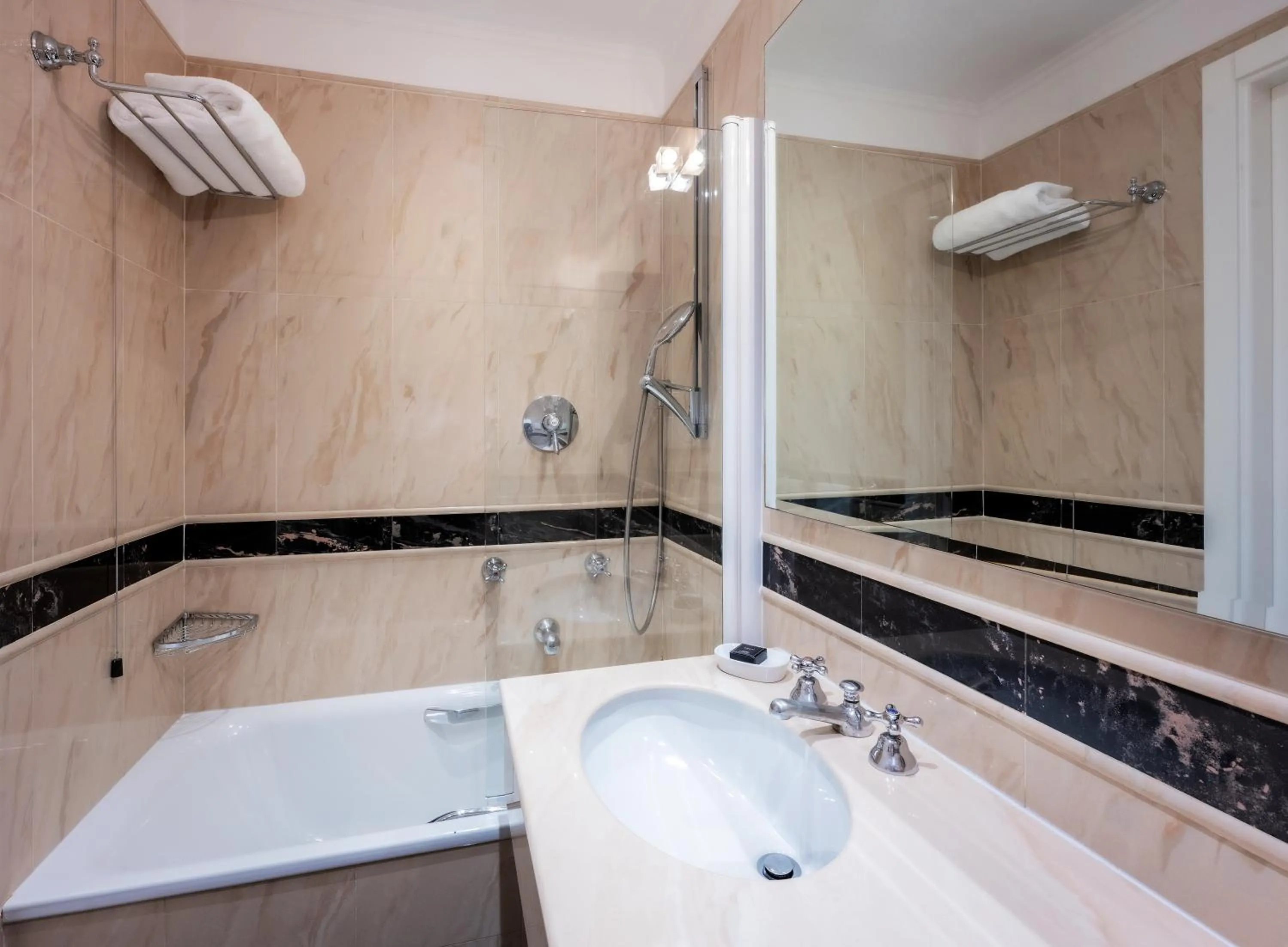 Bathroom in Hotel Bristol Palace