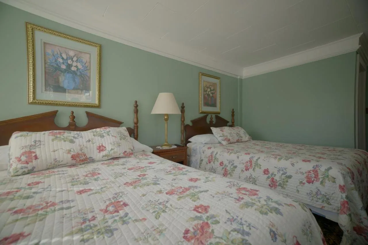 Betty Doon Motor Hotel