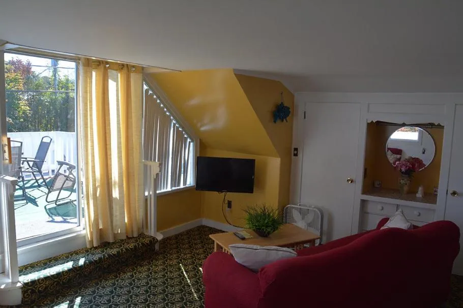 Betty Doon Motor Hotel