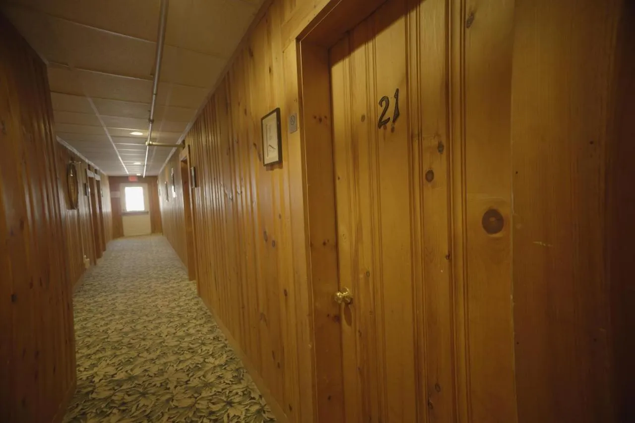 Betty Doon Motor Hotel