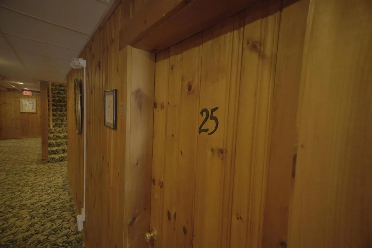 Betty Doon Motor Hotel