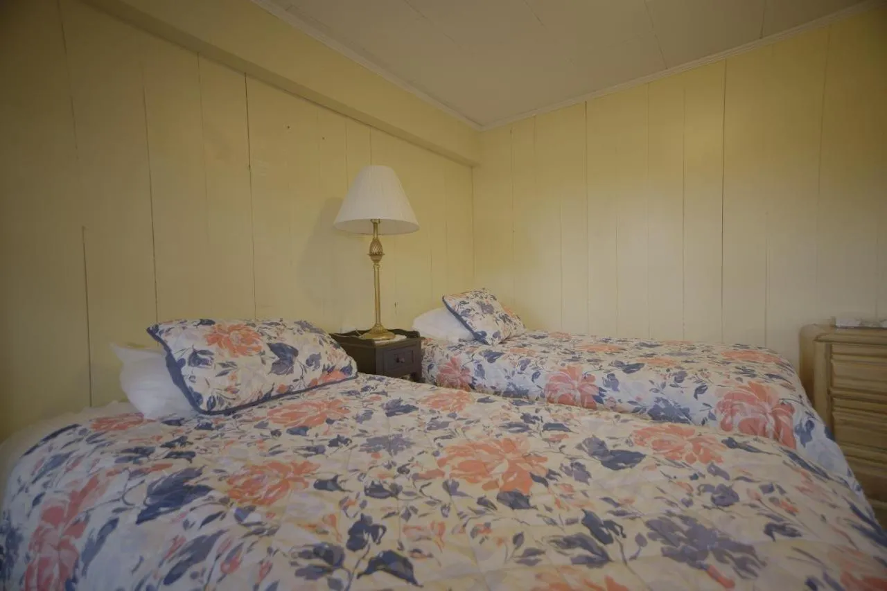 Betty Doon Motor Hotel