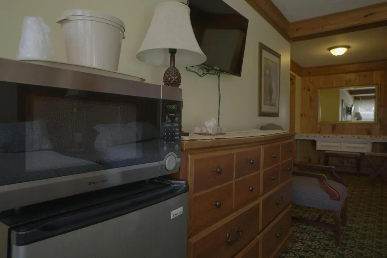 Betty Doon Motor Hotel