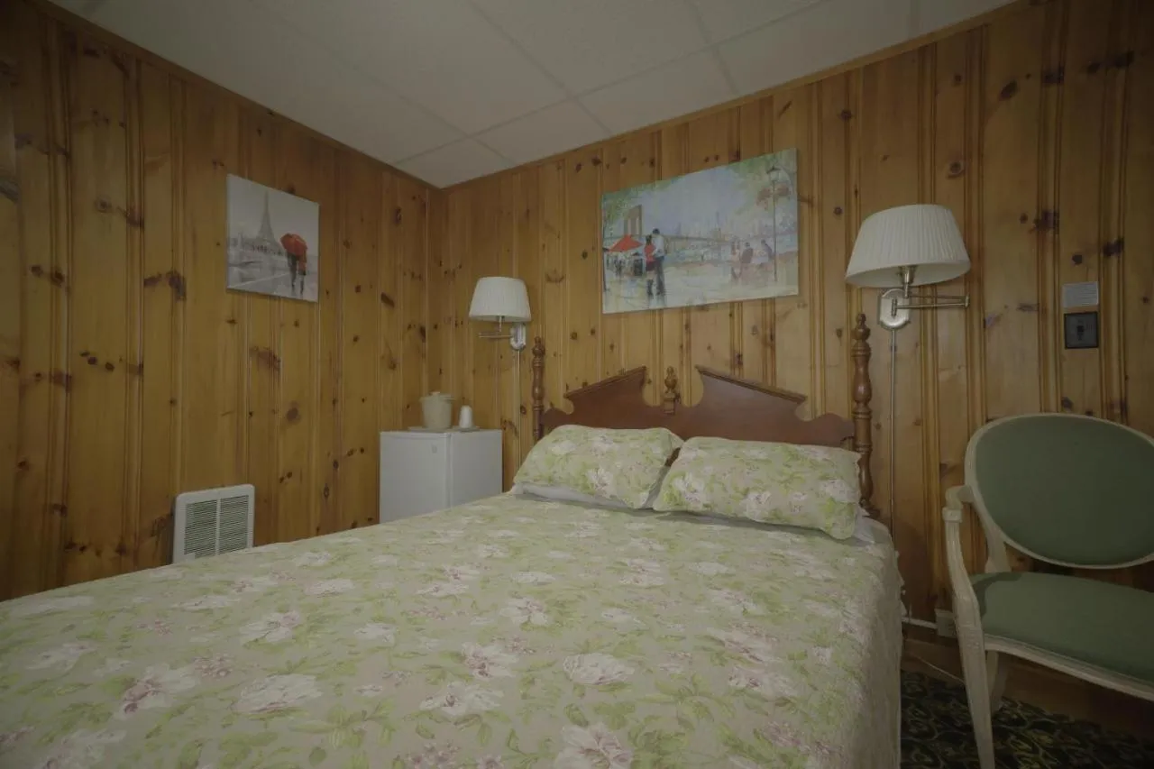 Betty Doon Motor Hotel