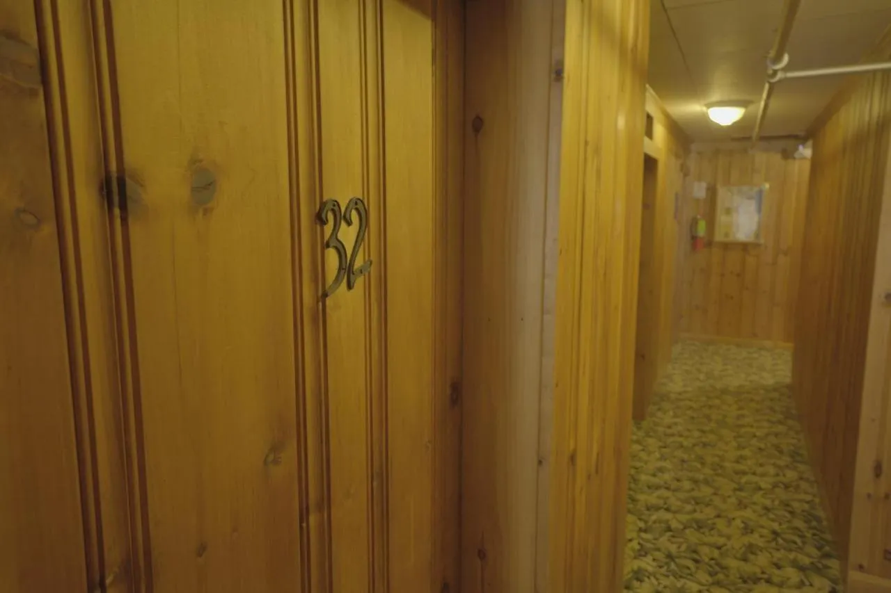 Betty Doon Motor Hotel