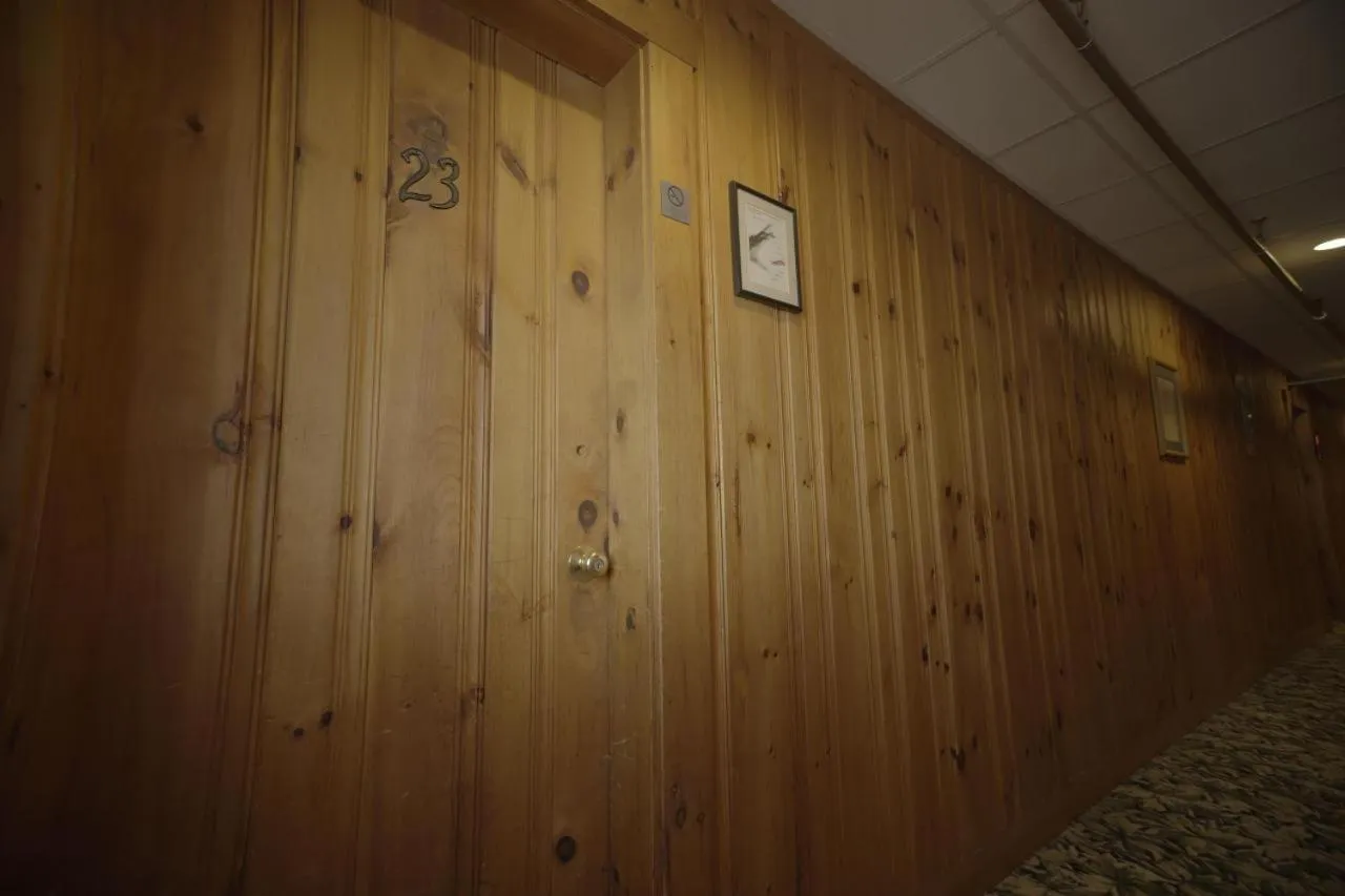 Betty Doon Motor Hotel