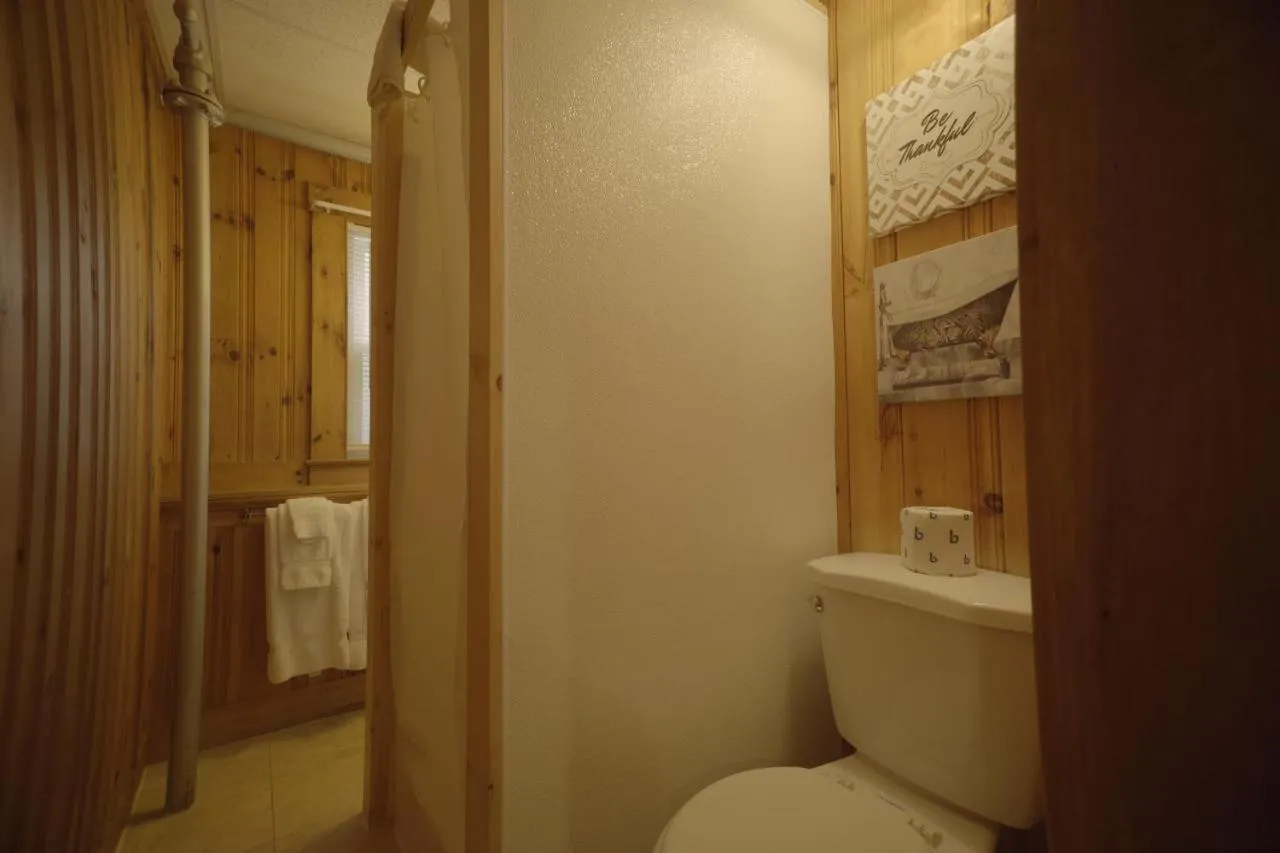 Betty Doon Motor Hotel