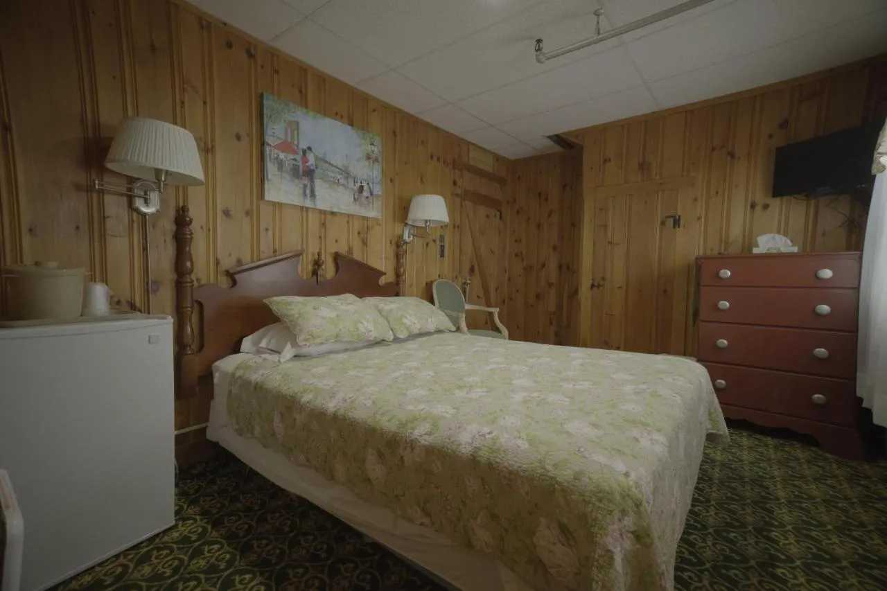 Betty Doon Motor Hotel