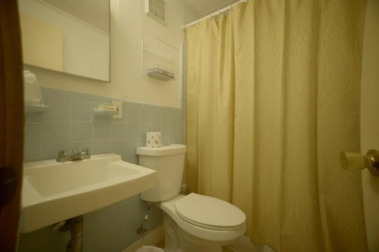 Betty Doon Motor Hotel