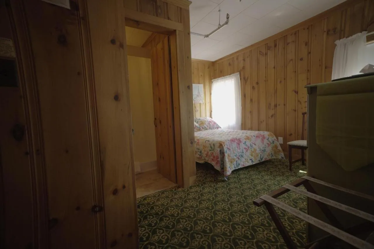 Betty Doon Motor Hotel