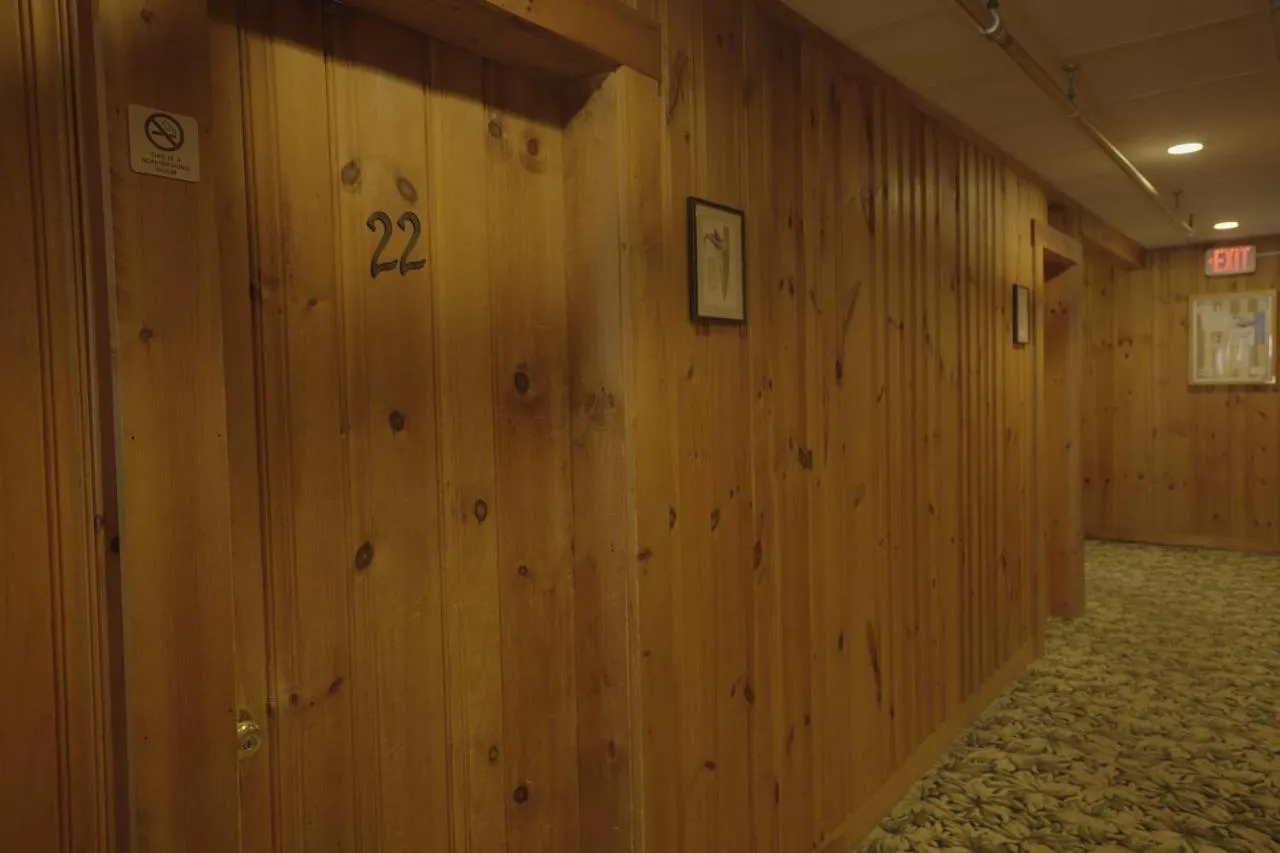 Betty Doon Motor Hotel