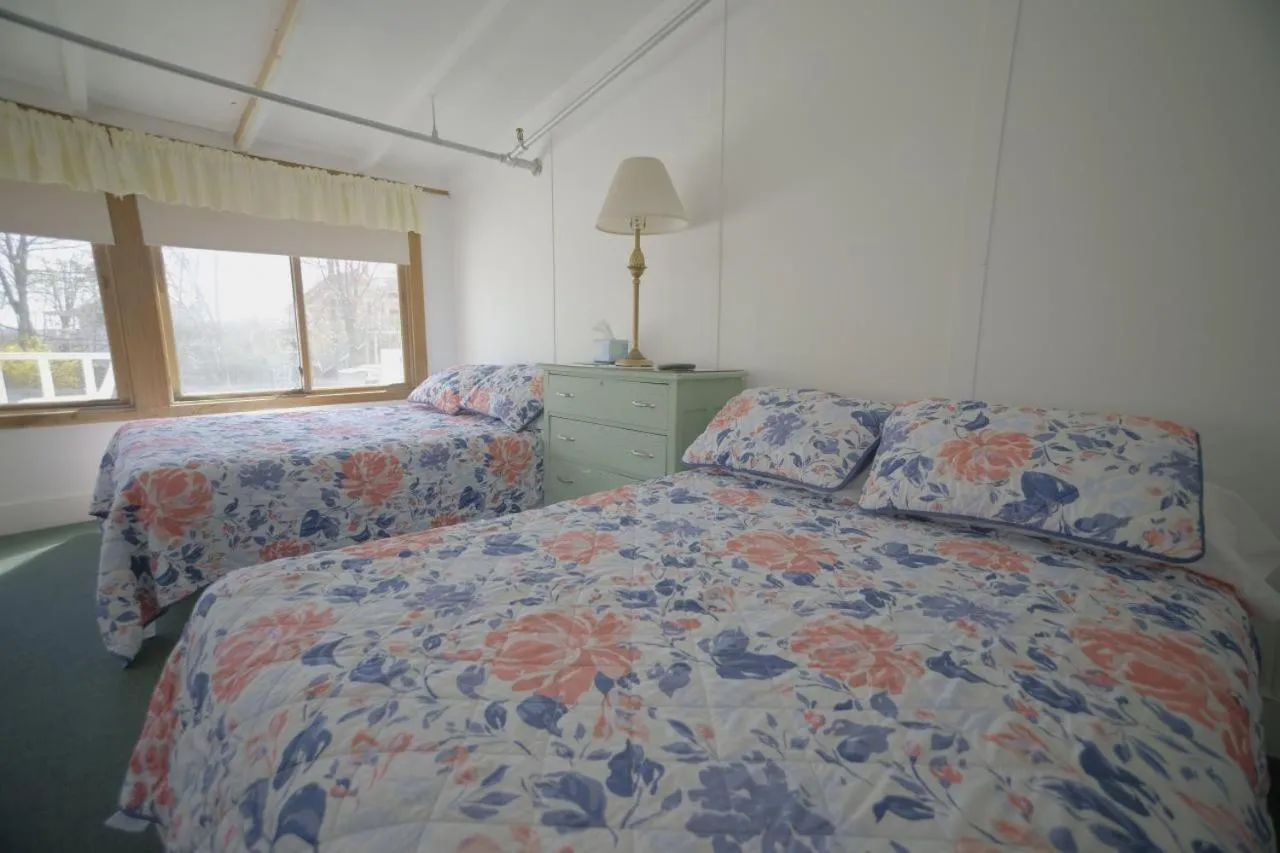 Betty Doon Motor Hotel