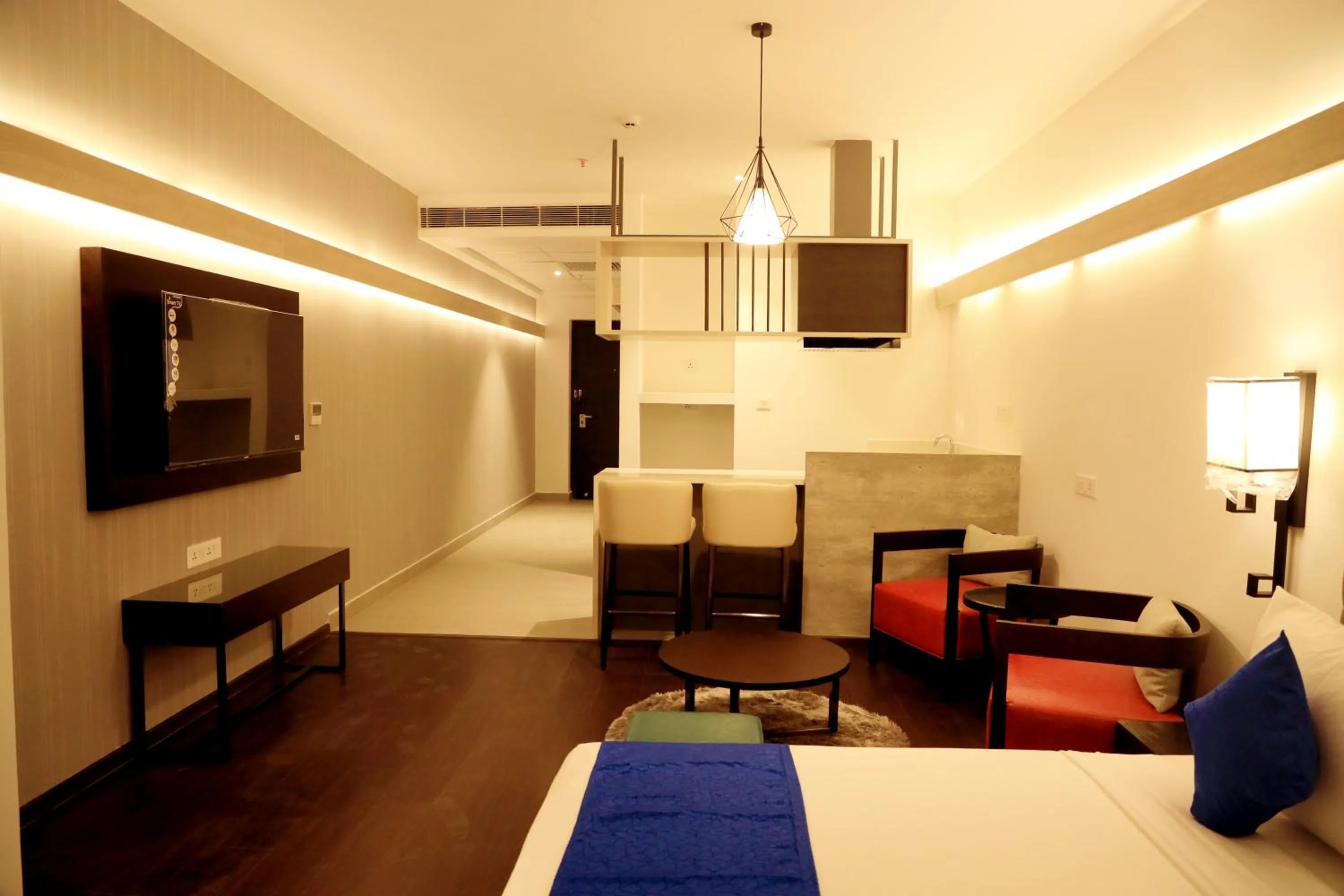 Seating area, Bed in Hotel Deccan Serai Grande, Gachibowli, Hyderabad