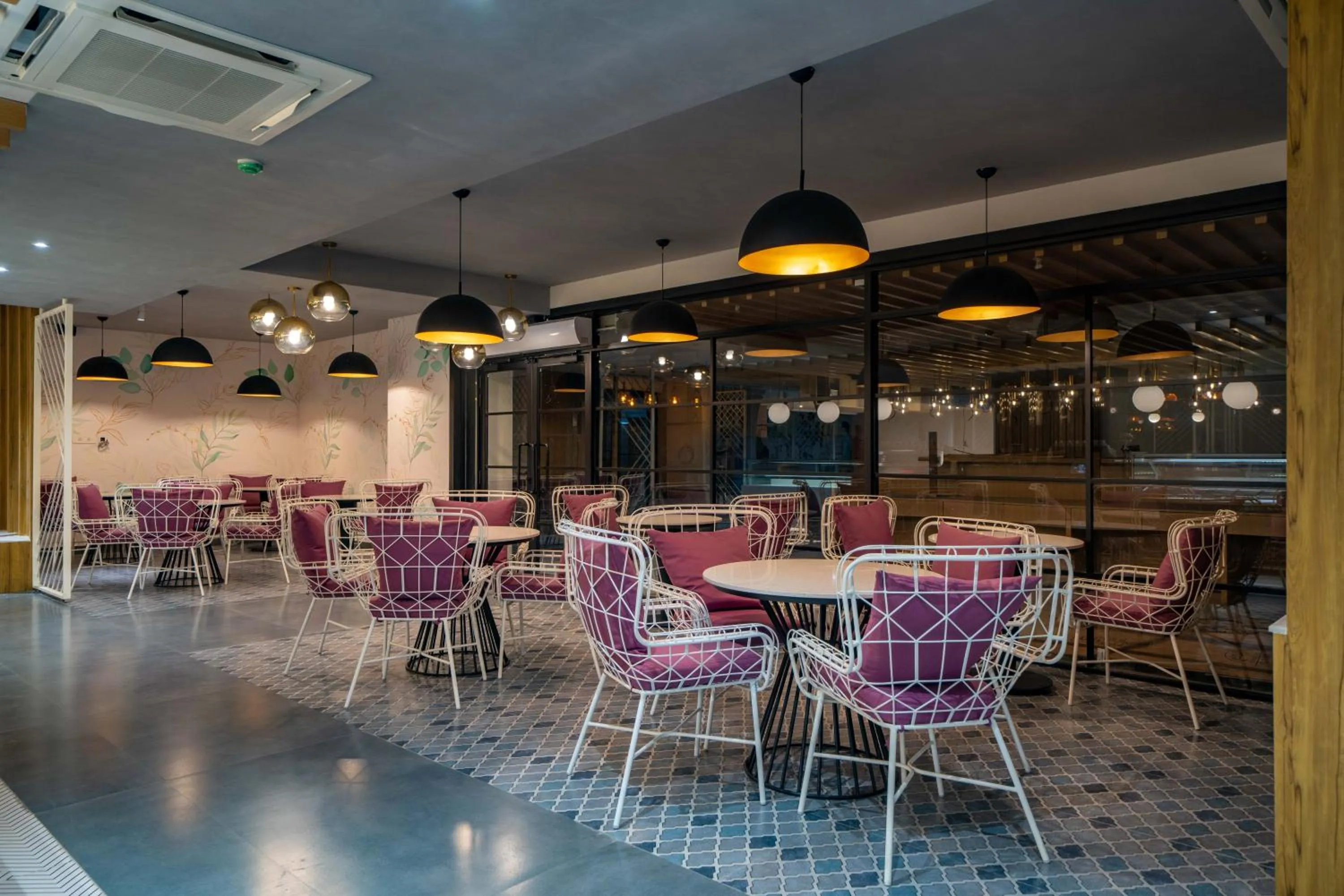 Restaurant/places to eat in Hotel Deccan Serai Grande, Gachibowli, Hyderabad