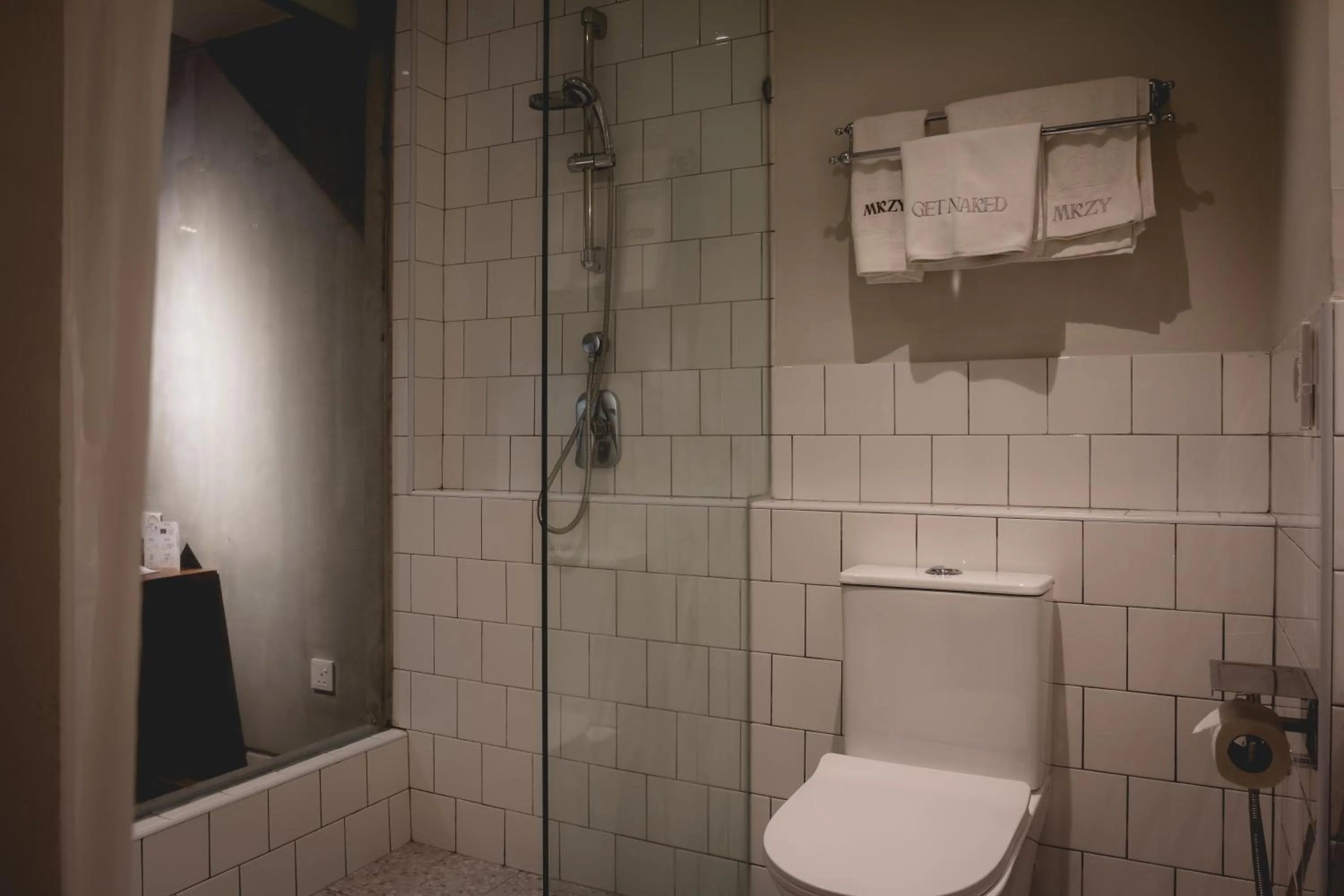 Shower in Hotel Mokozoyo