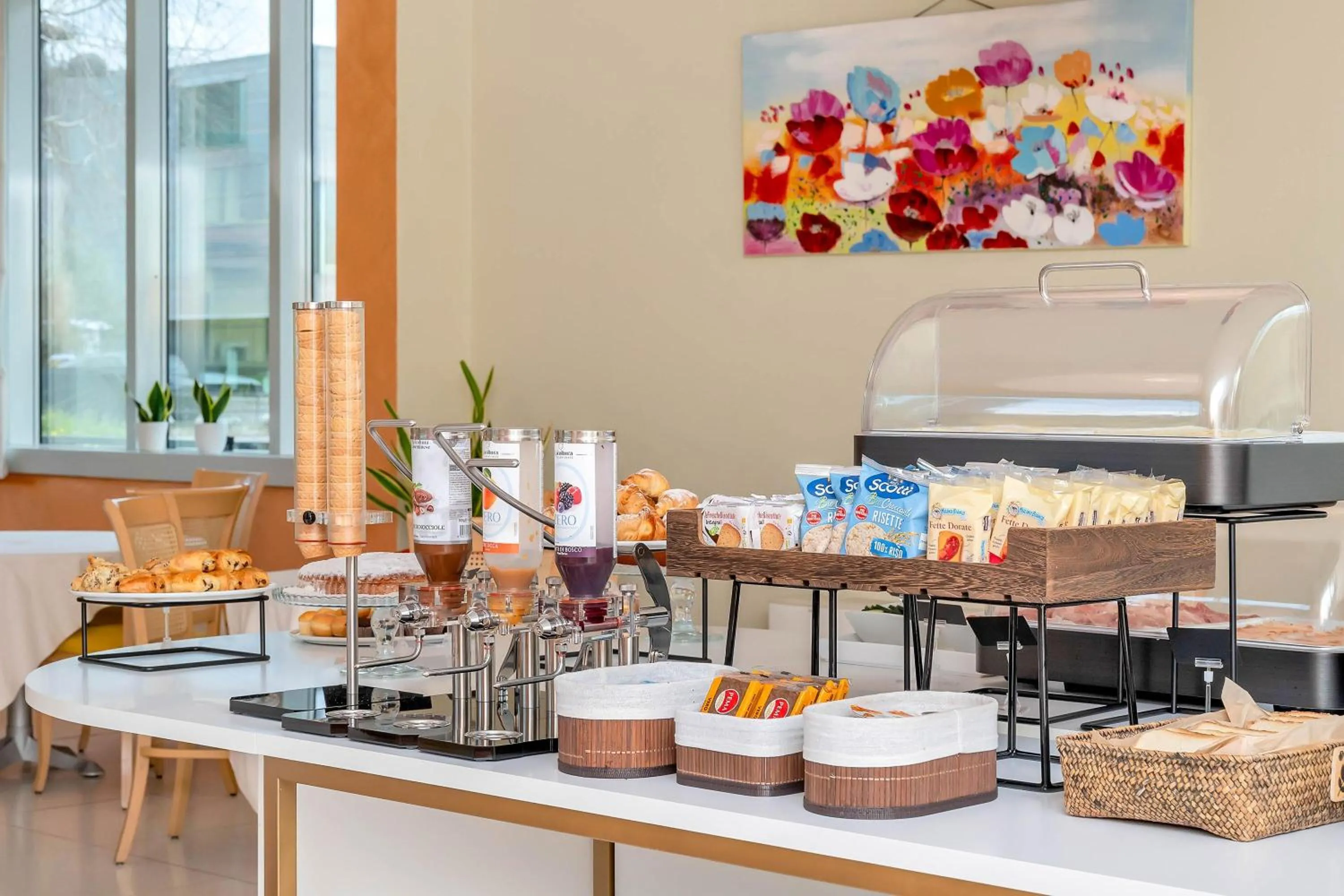 Restaurant/places to eat in B&B HOTEL Bergamo Executive