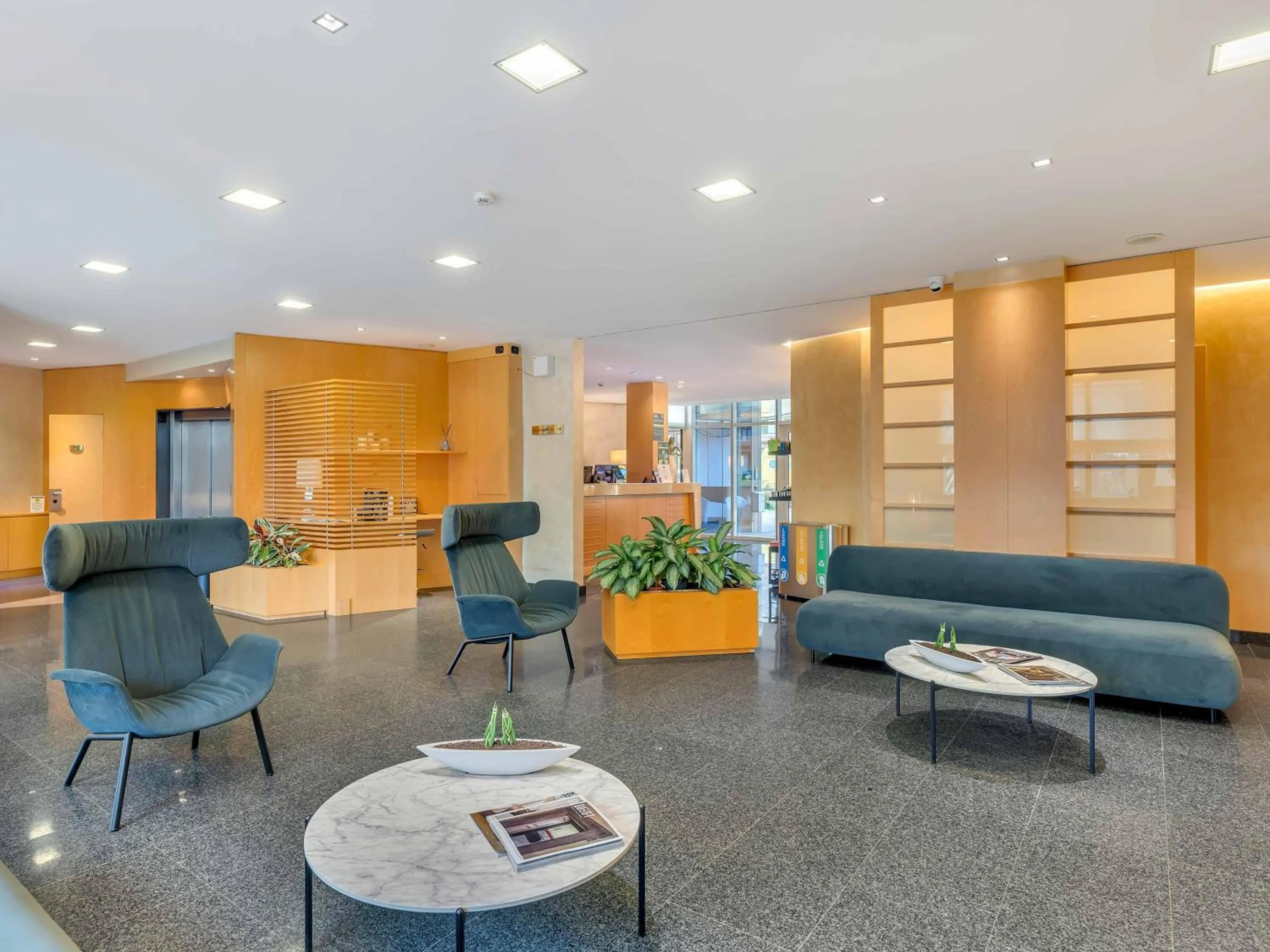 Lobby or reception in B&B HOTEL Bergamo Executive