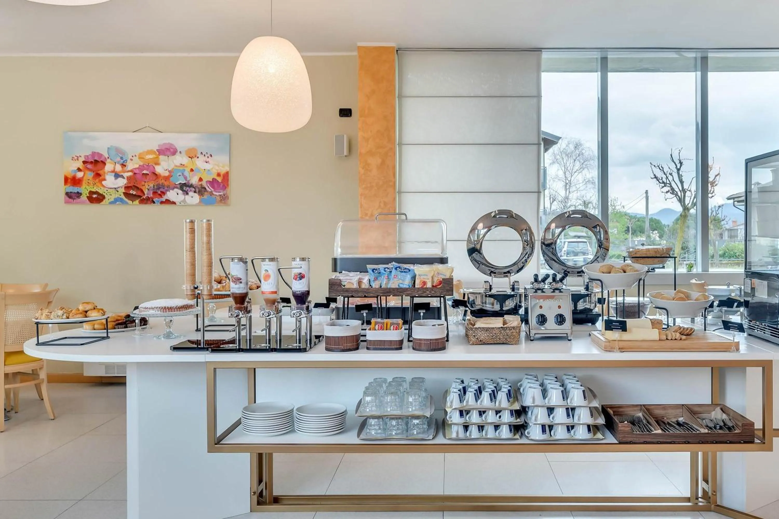 Restaurant/places to eat in B&B HOTEL Bergamo Executive