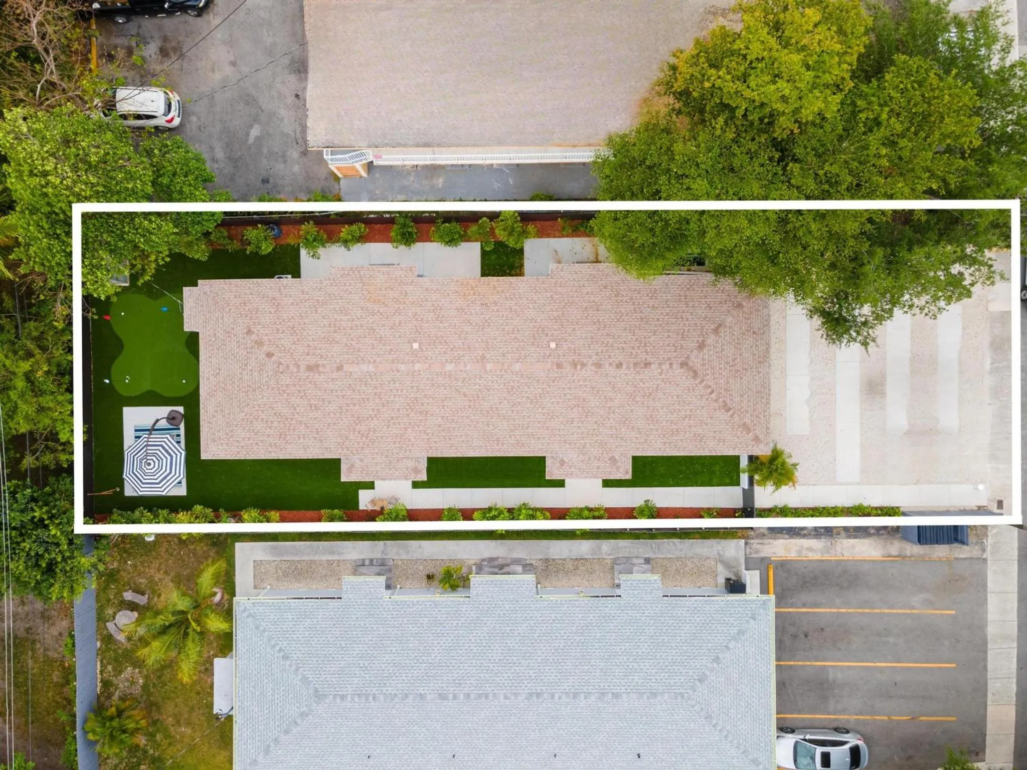 Property building in Casa Cuba in Little Havana, Brickell, Calle 8 and 10 minutes to the Beach FREE PARKING