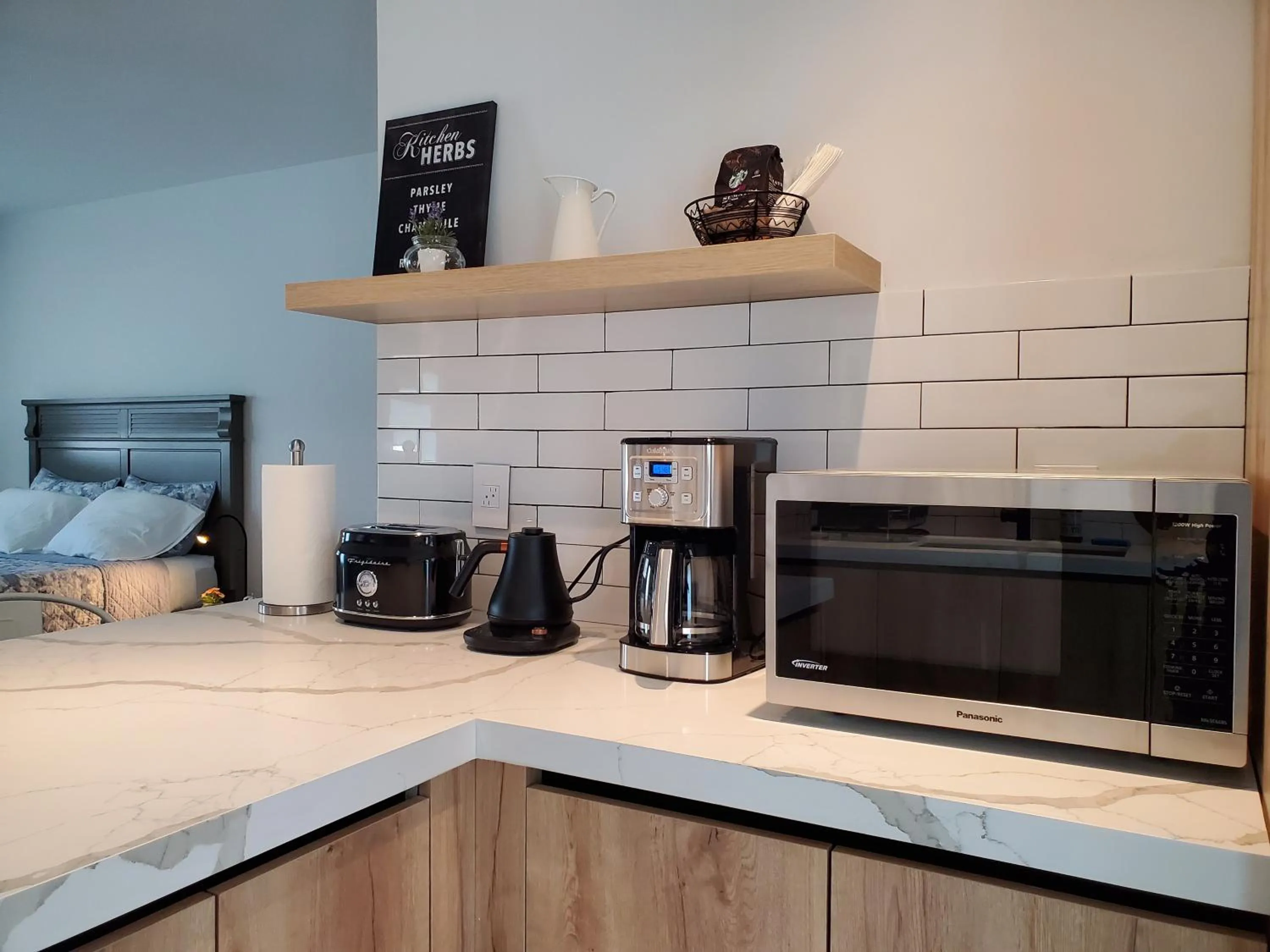 Coffee/tea facilities in Casa Cuba in Little Havana, Brickell, Calle 8 and 10 minutes to the Beach FREE PARKING