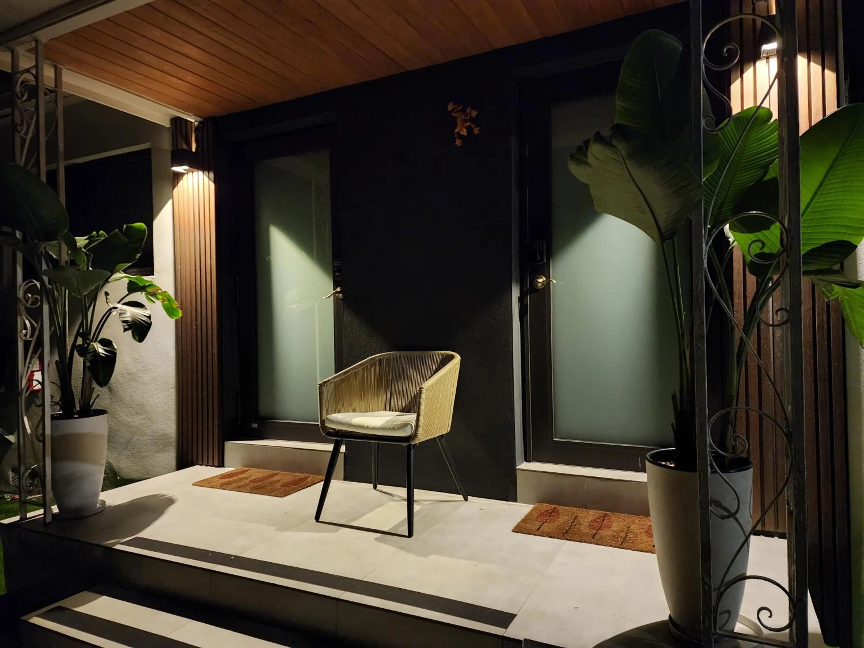 Property building in Casa Cuba in Little Havana, Brickell, Calle 8 and 10 minutes to the Beach FREE PARKING