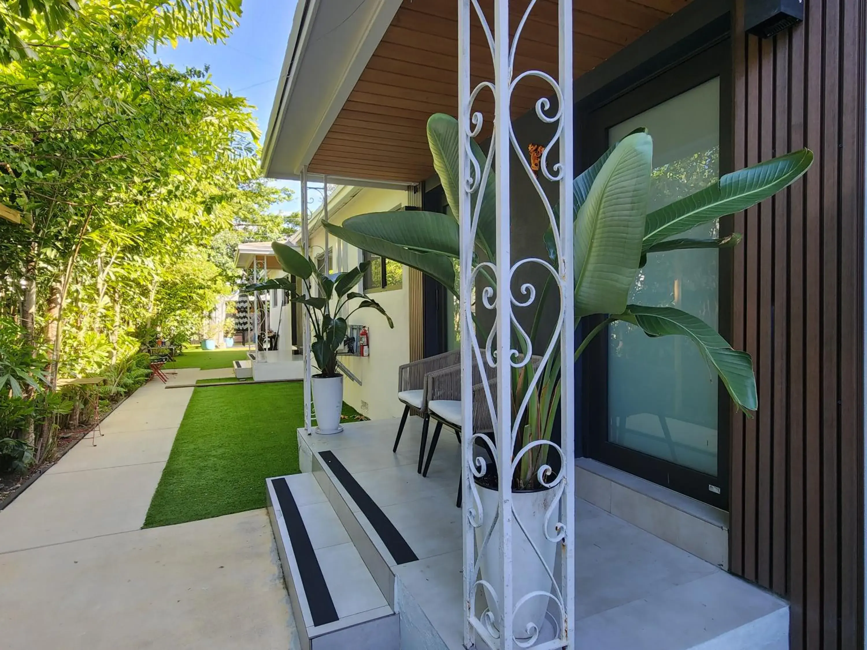 Casa Cuba in Little Havana, Brickell, Calle 8 and 10 minutes to the Beach FREE PARKING Casa Cuba in Little Havana, Brickell, Calle 8 and 10 minutes to the Beach FREE PARKING