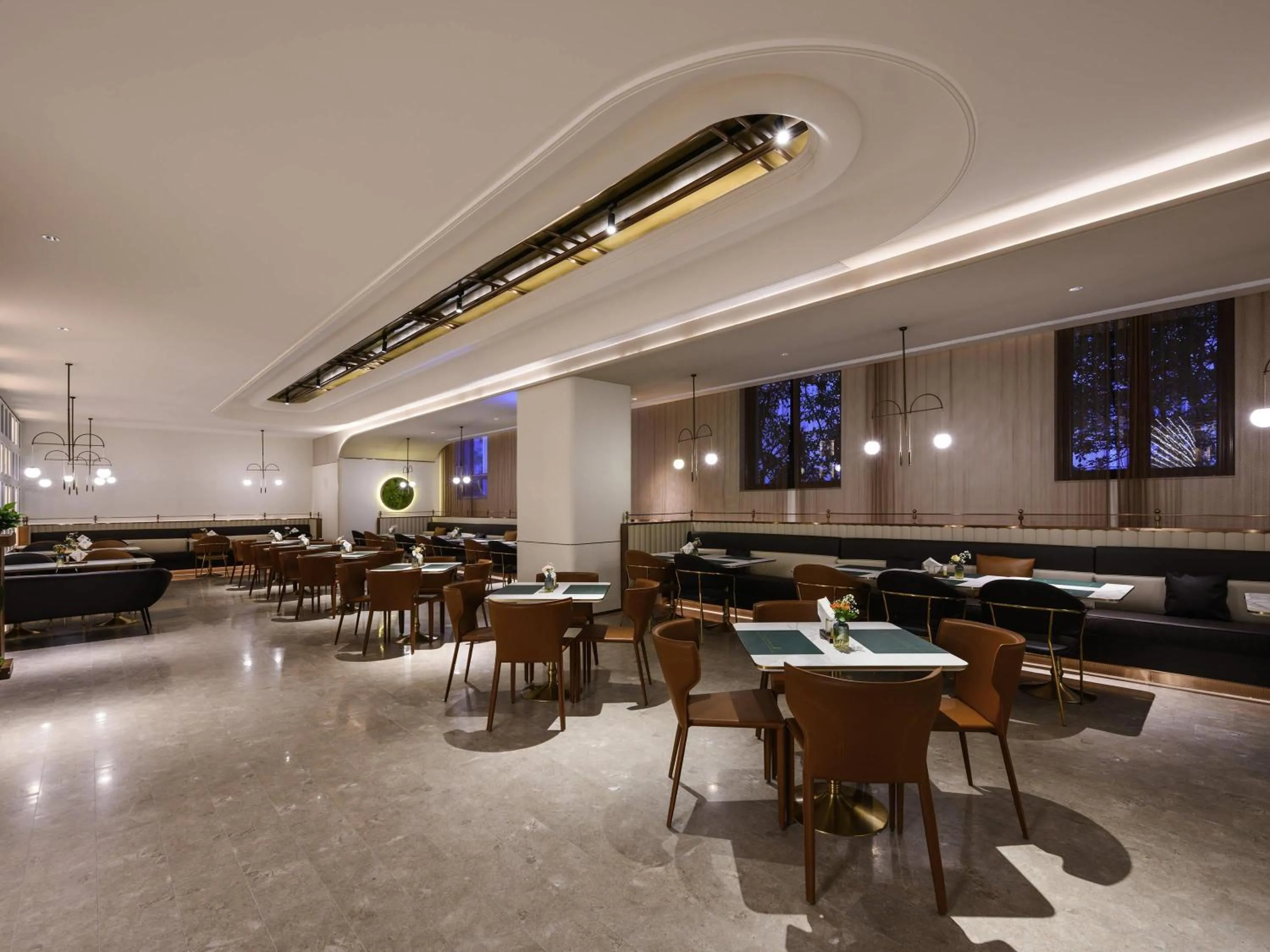 Restaurant/places to eat in Mercure Shanghai Jinqiao