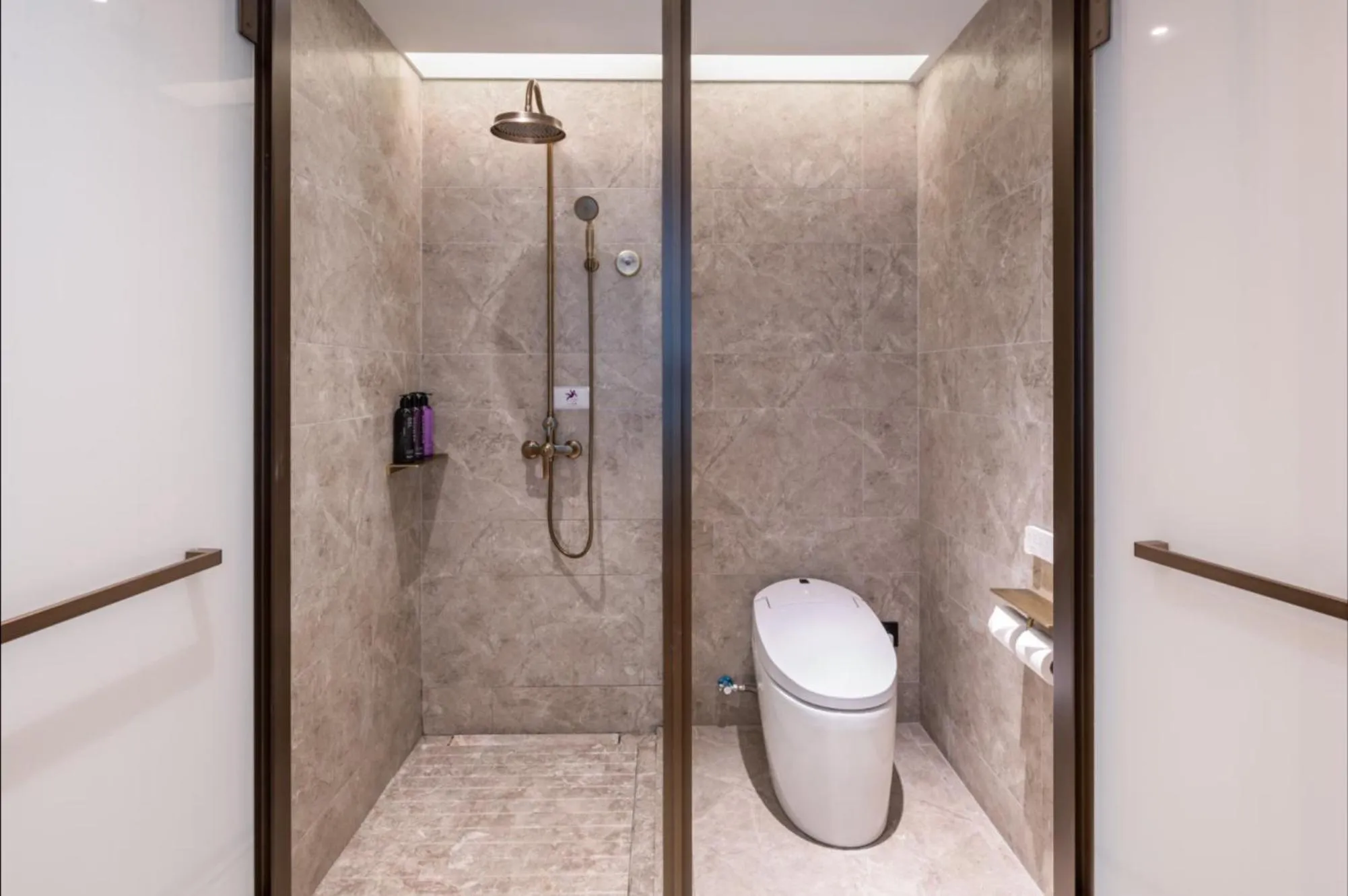 Toilet in Mercure Shanghai Jinqiao