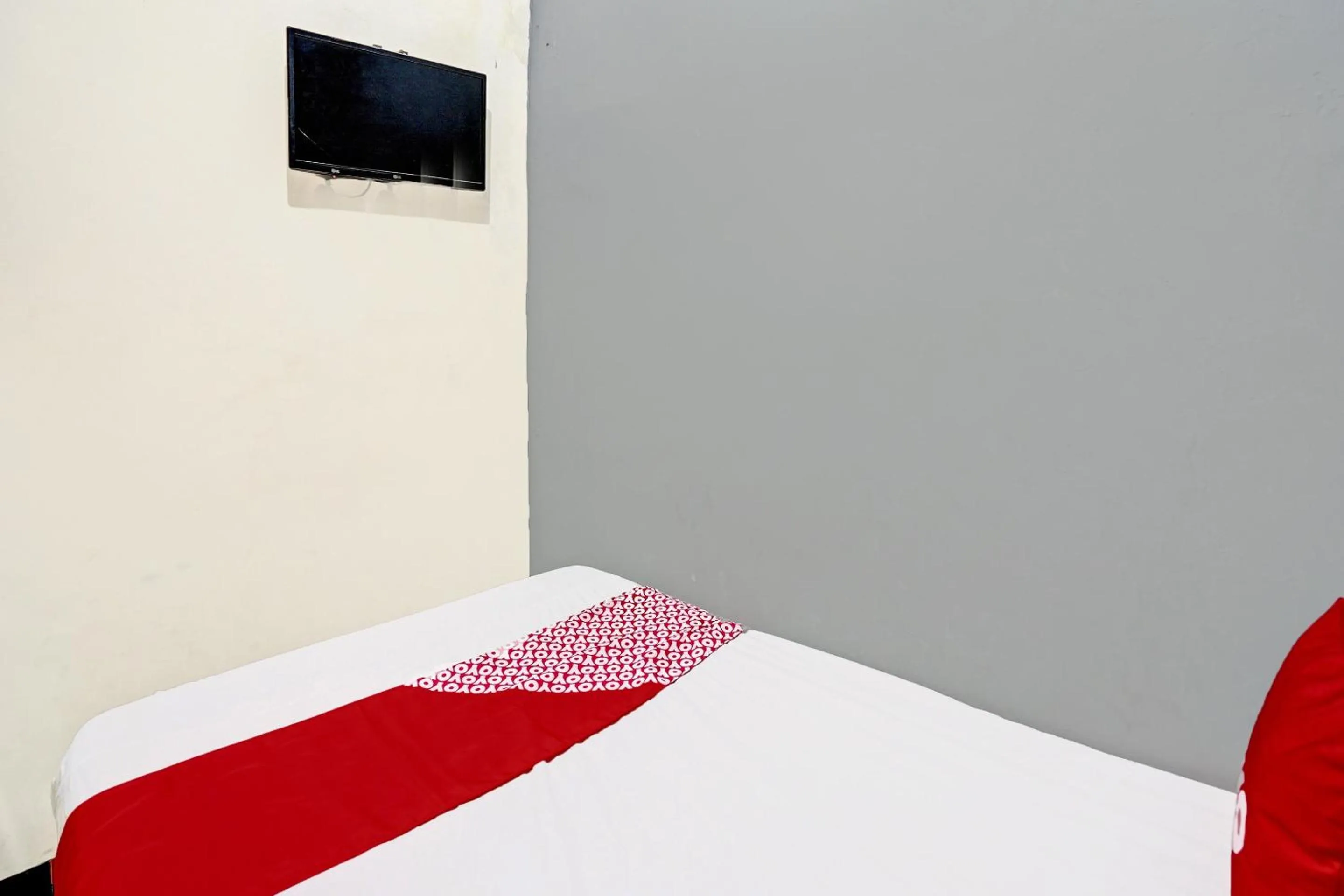 Bedroom, Bed in OYO 91126 Kertajaya Residence Surabaya