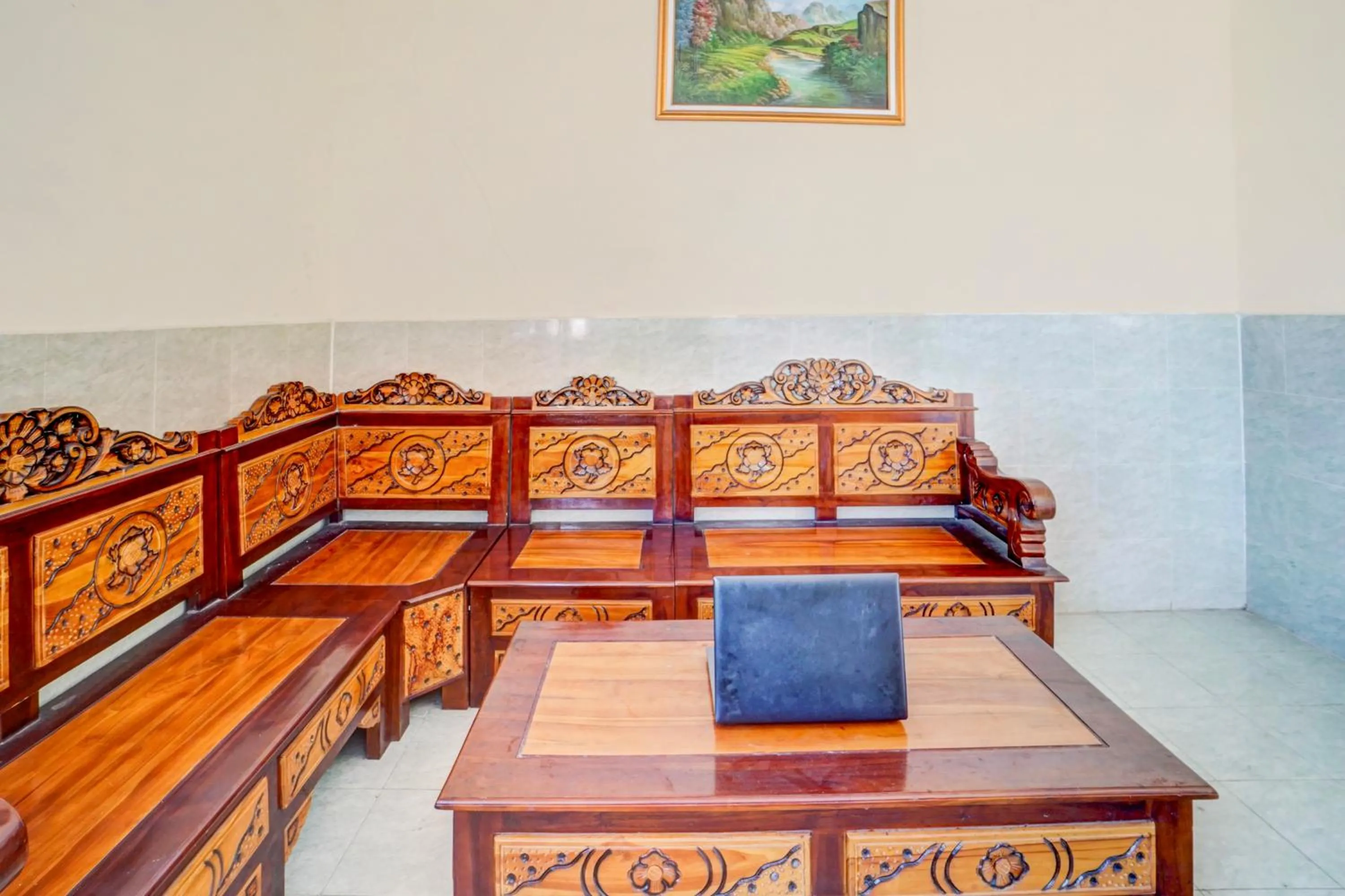 Lobby or reception, Bed in Hotel O Surabaya near Universitas Airlangga formerly Kertajaya Residence Surabaya