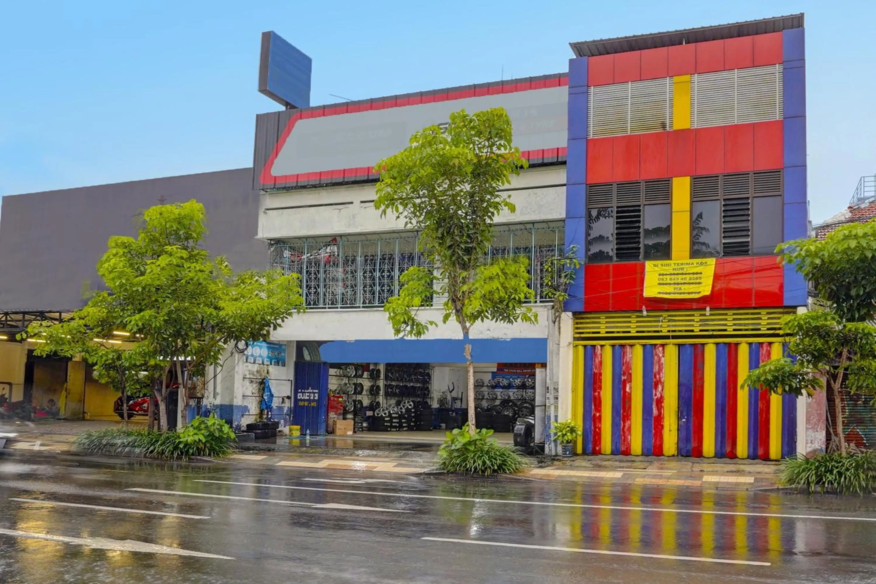 Facade/entrance in OYO 91126 Kertajaya Residence Surabaya