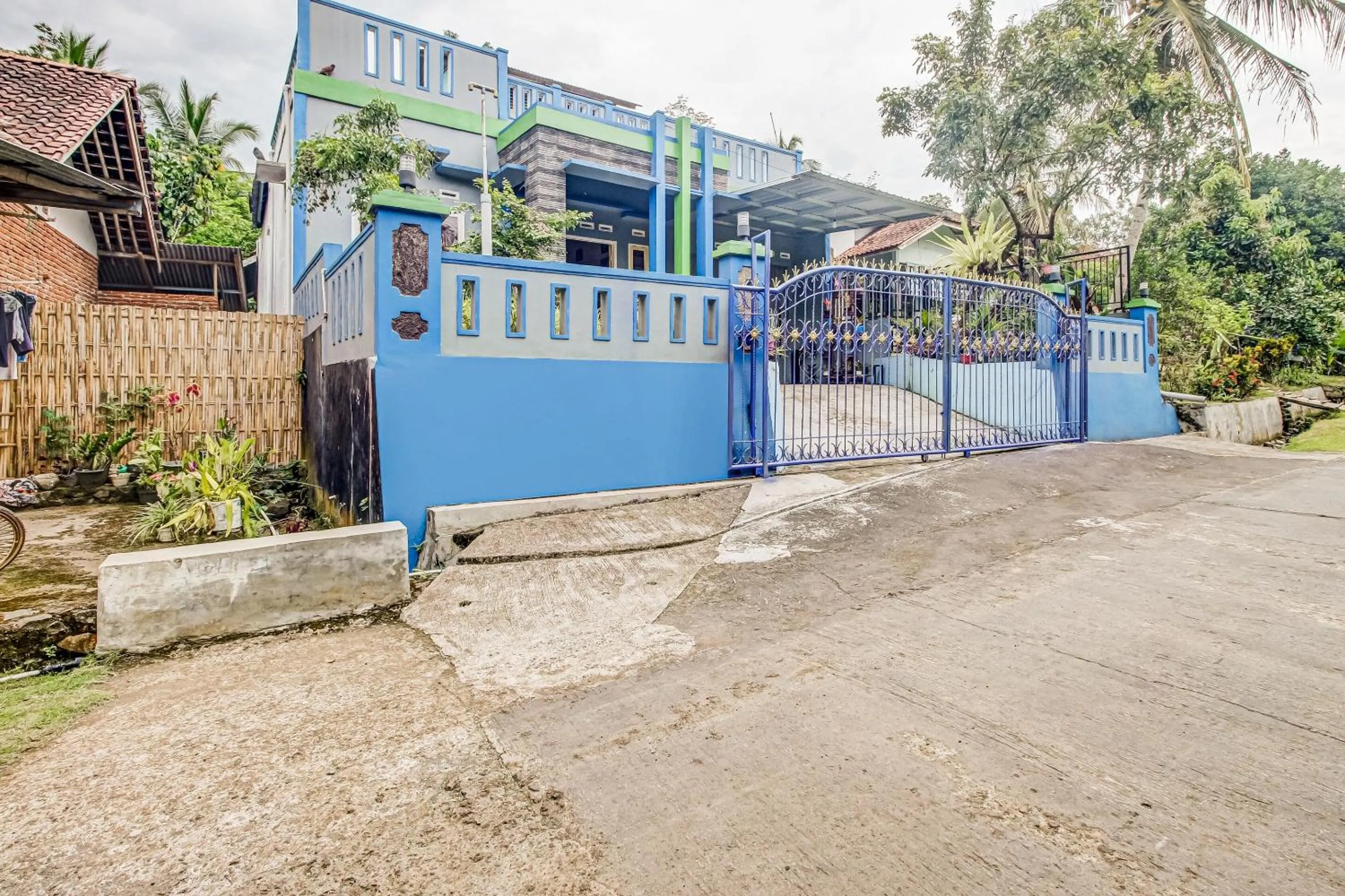Facade/entrance in Hotel O Desa Wisata Bangunharja
