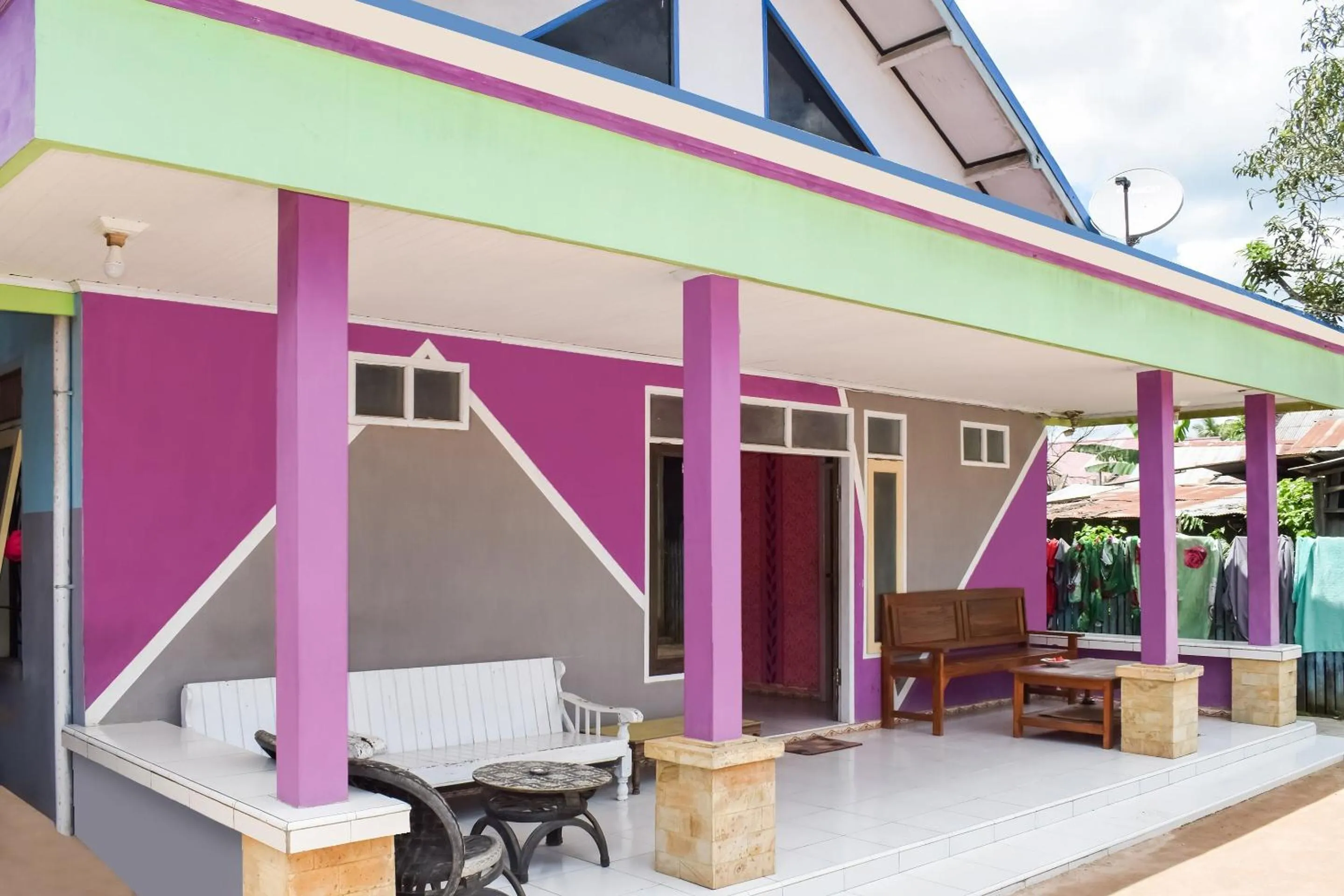 Facade/entrance in Hotel O Penginapan Widodo