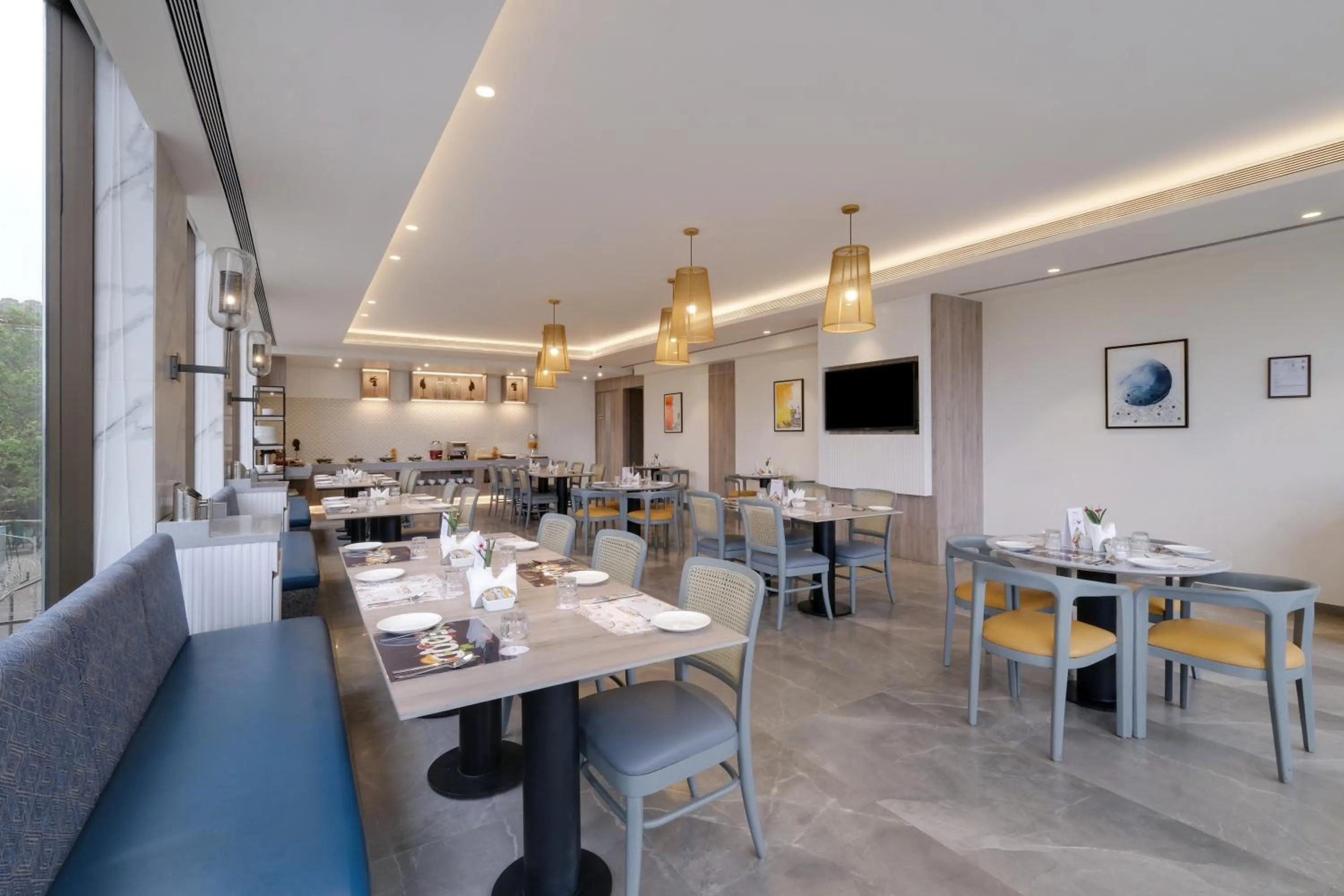 Restaurant/places to eat in 7 Apple Hotel Mahape, Navi Mumbai