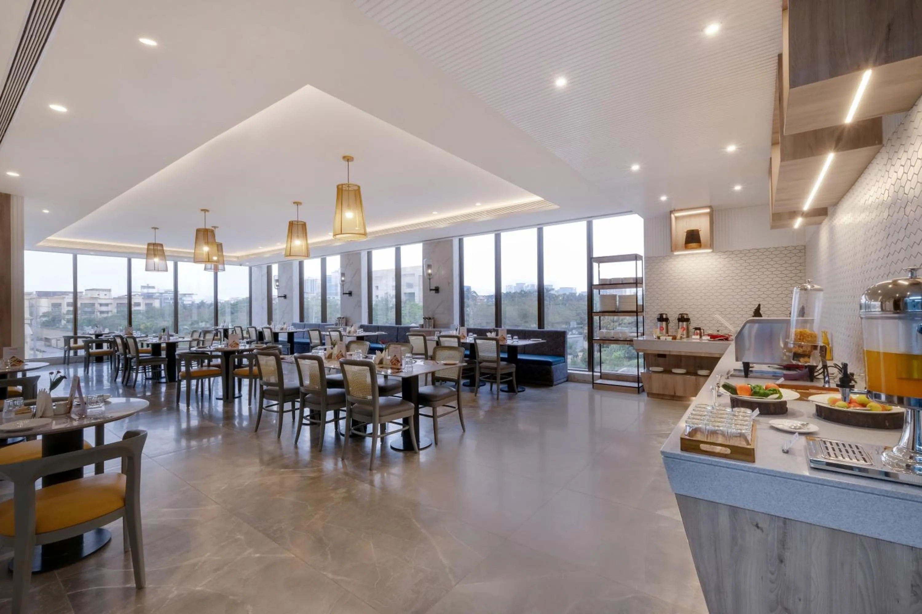 Restaurant/places to eat in 7 Apple Hotel Mahape, Navi Mumbai