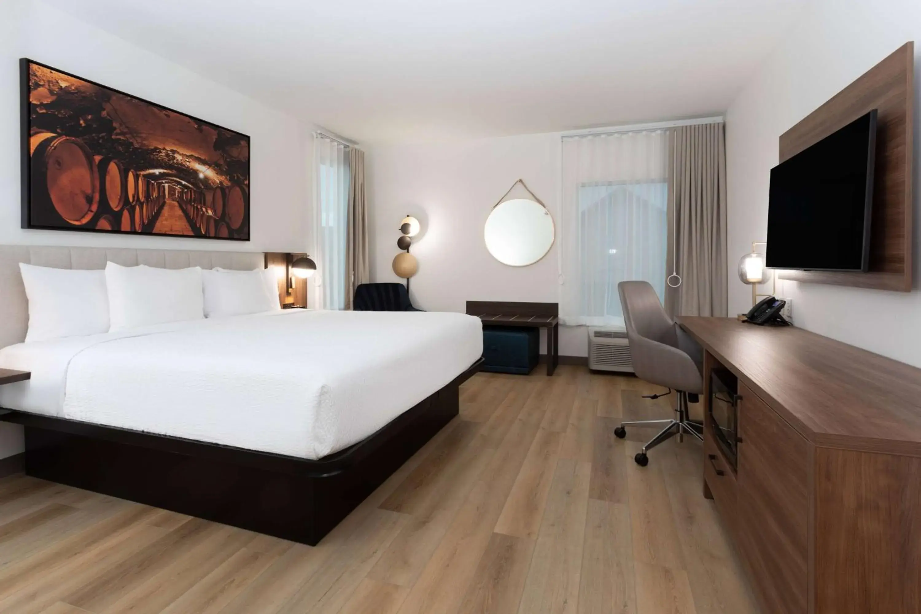 1 King Bed, Deluxe Hearing Accessible Room, Non-Smoking in La Quinta Inn & Suites by Wyndham Galt Lodi North 1 King Bed, Deluxe Hearing Accessible Room, Non-Smoking in La Quinta Inn & Suites by Wyndham Galt Lodi North