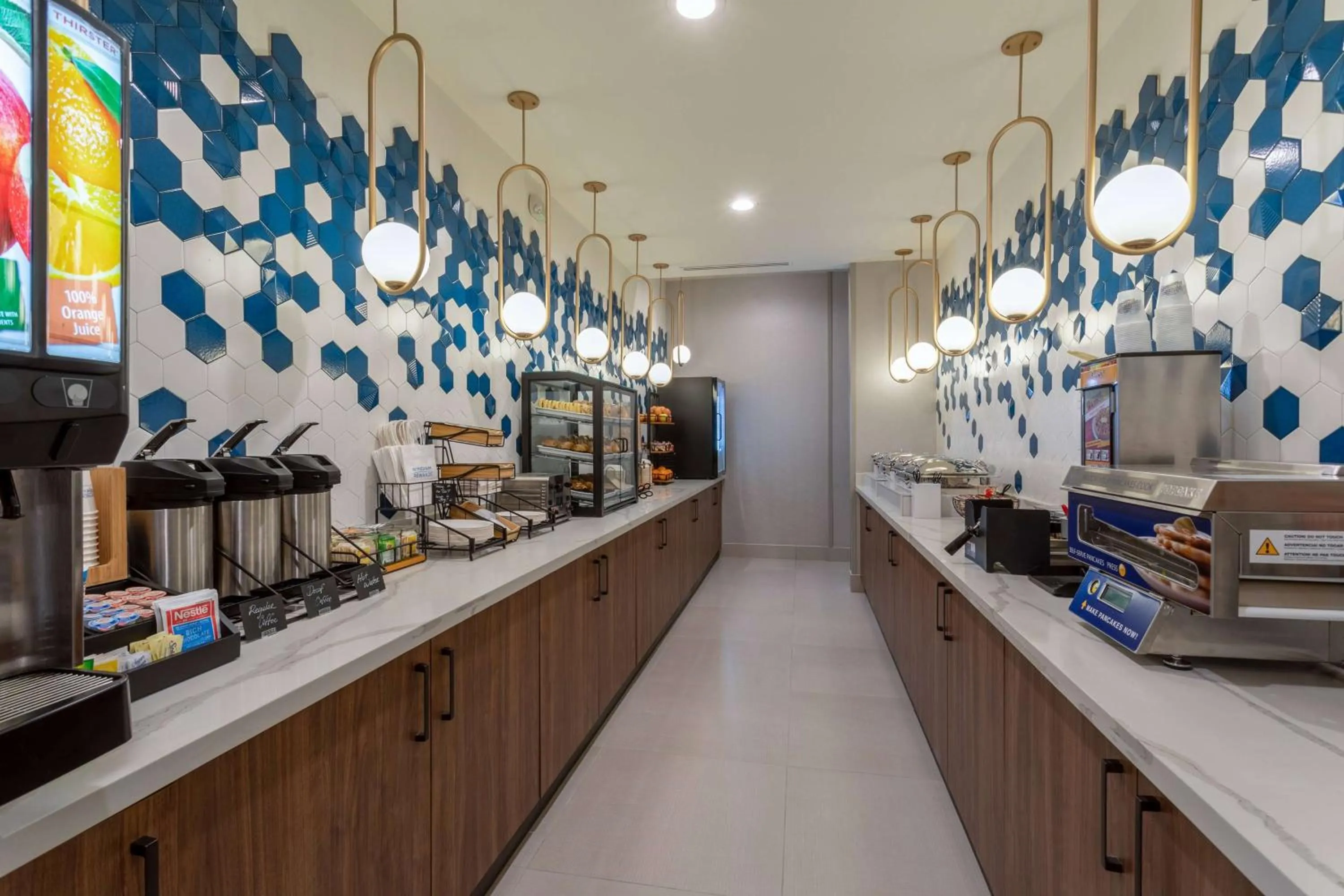 Restaurant/places to eat in La Quinta Inn & Suites by Wyndham Galt Lodi North