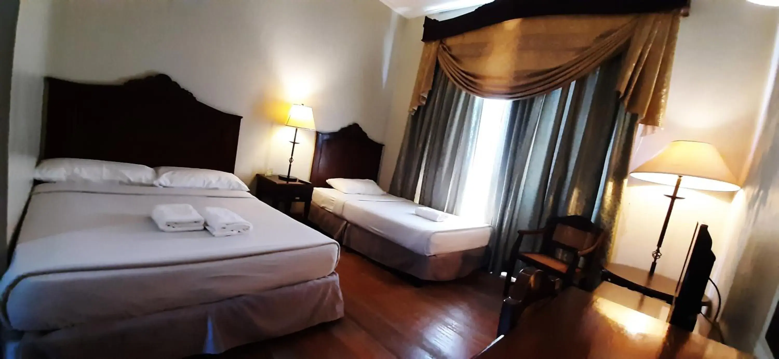 Deluxe Room in Hotel Salcedo De Vigan Deluxe Room in Hotel Salcedo De Vigan