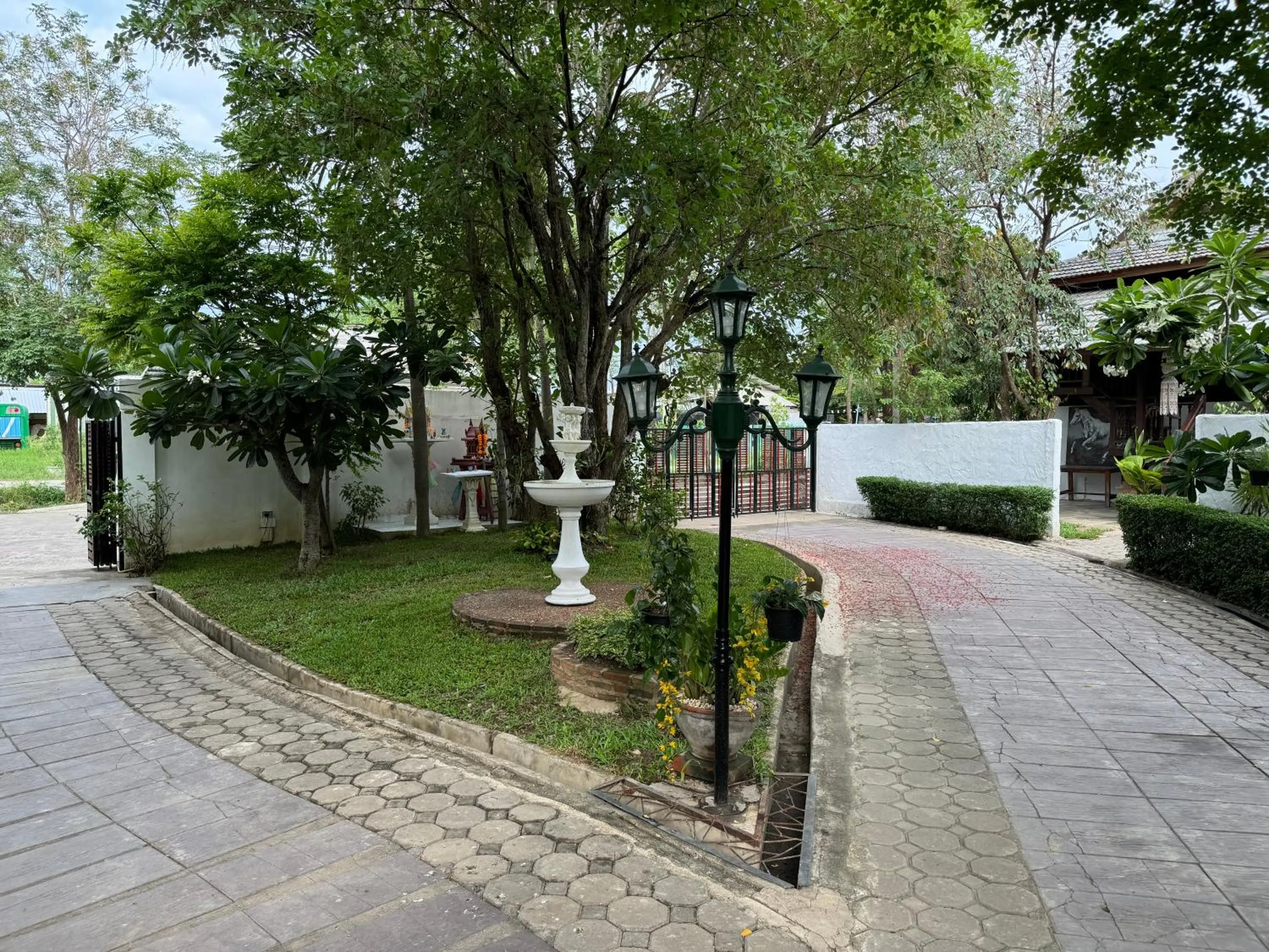 Facade/entrance in Teewana Resort