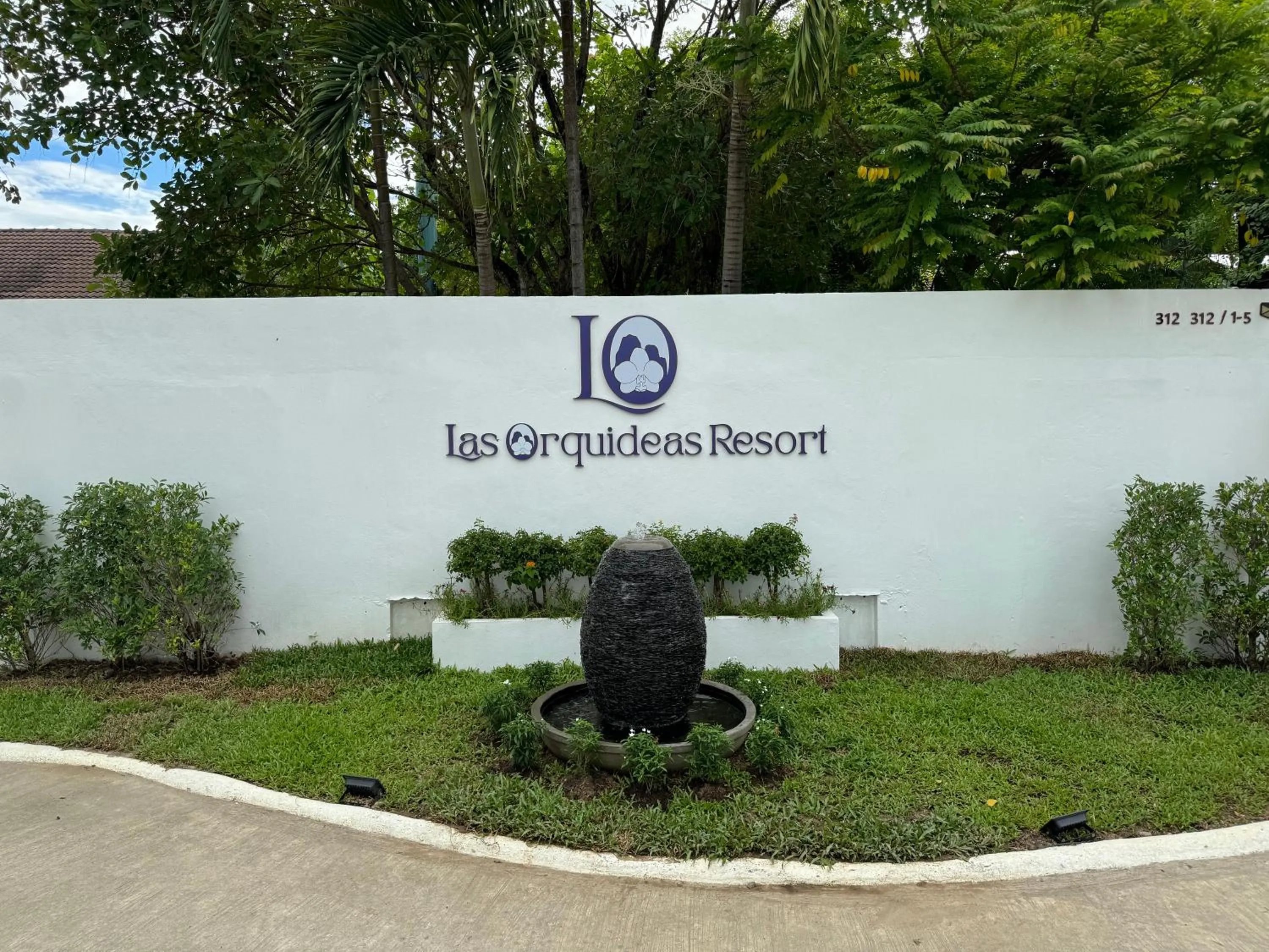 Facade/entrance in Teewana Resort