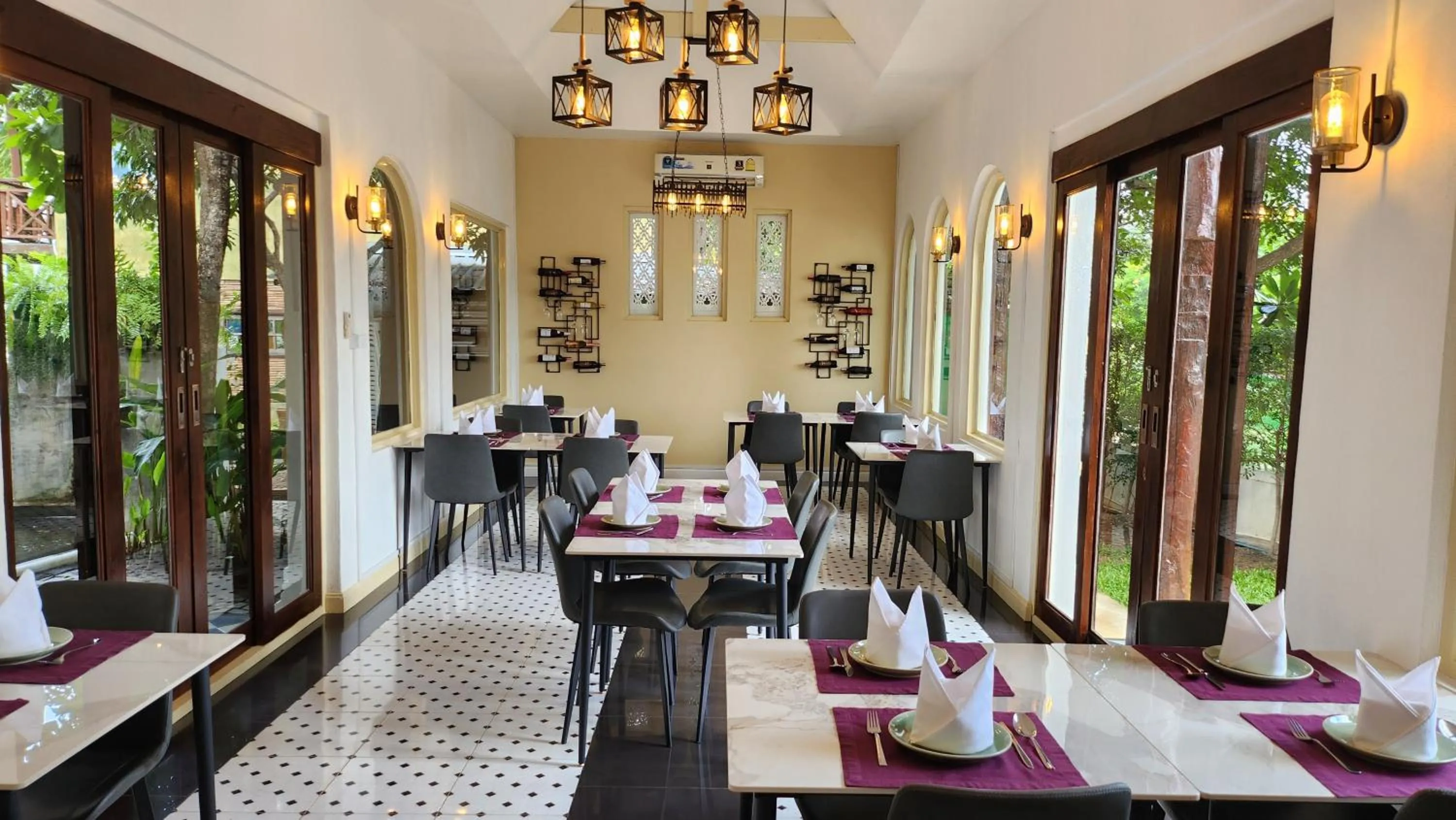 Restaurant/places to eat in Teewana Resort