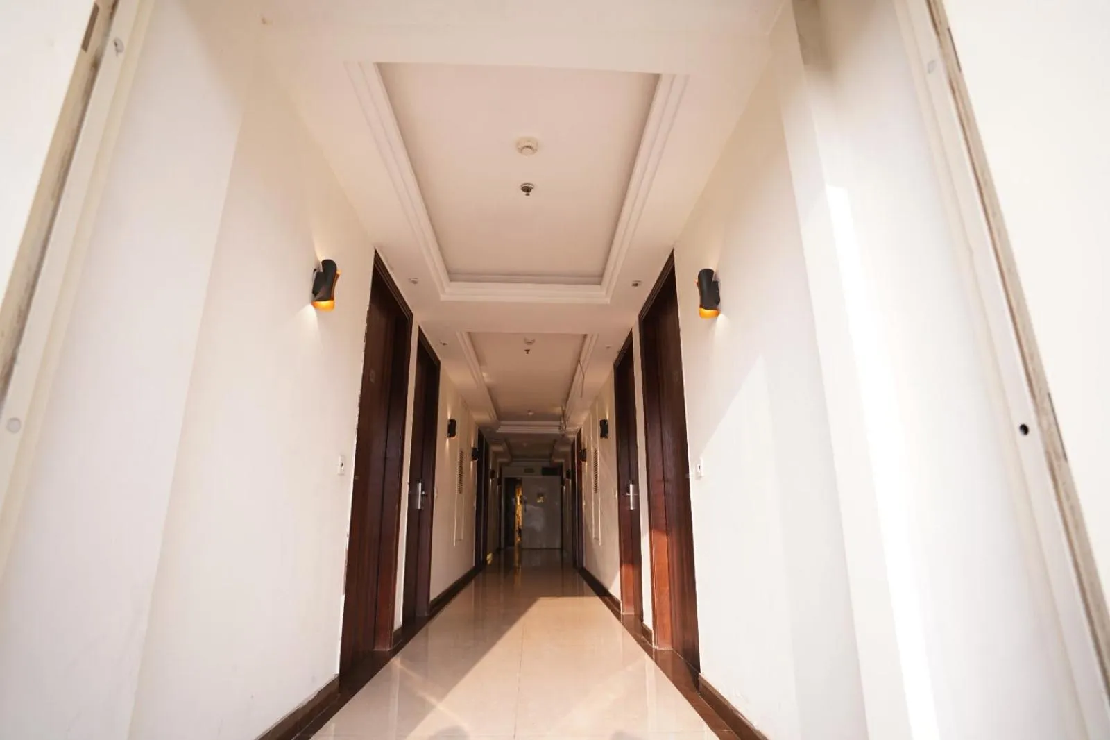 Lobby or reception in Hotel Leo Saffron - Pitampura