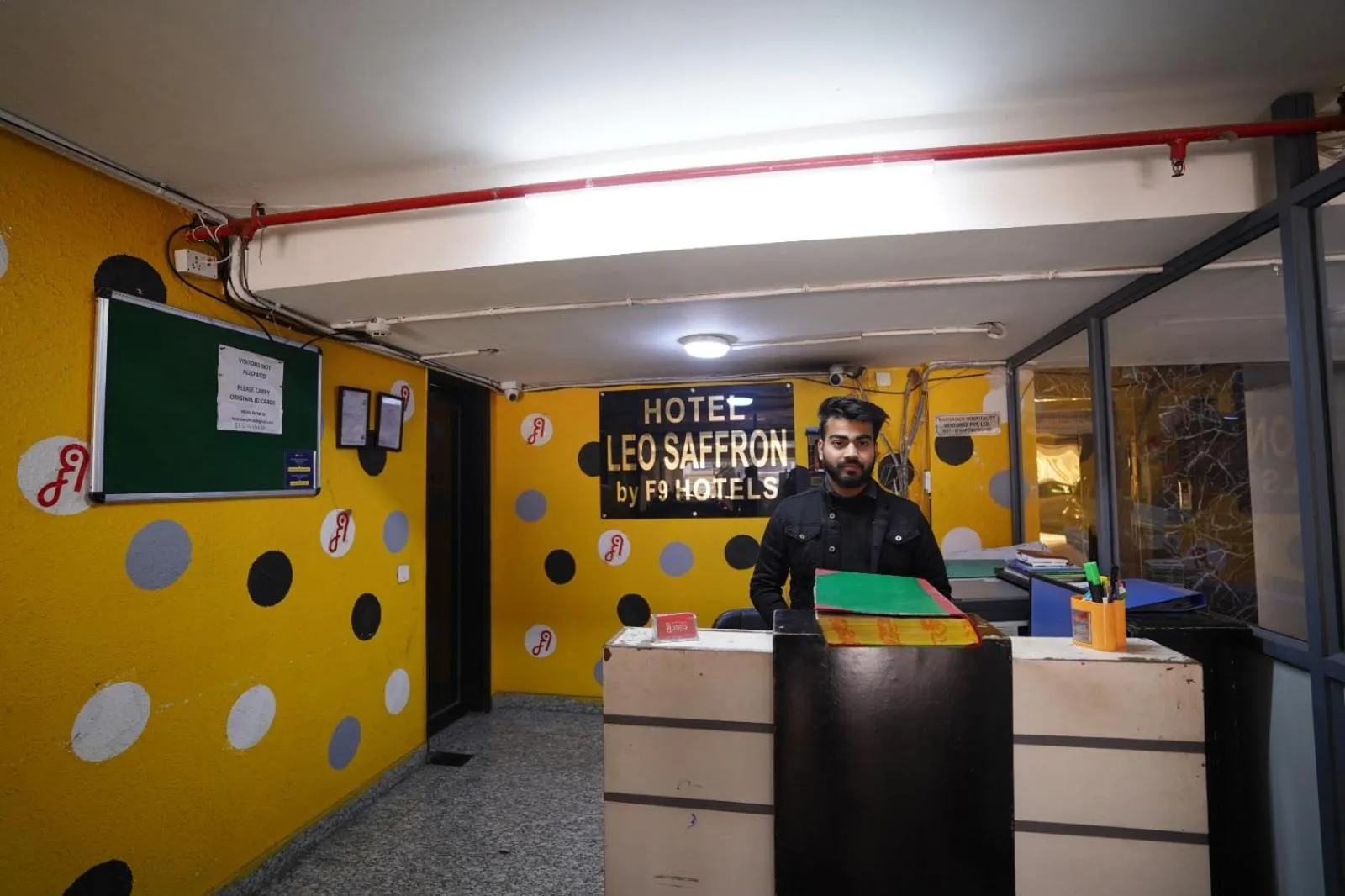 Lobby or reception in Hotel Leo Saffron - Pitampura