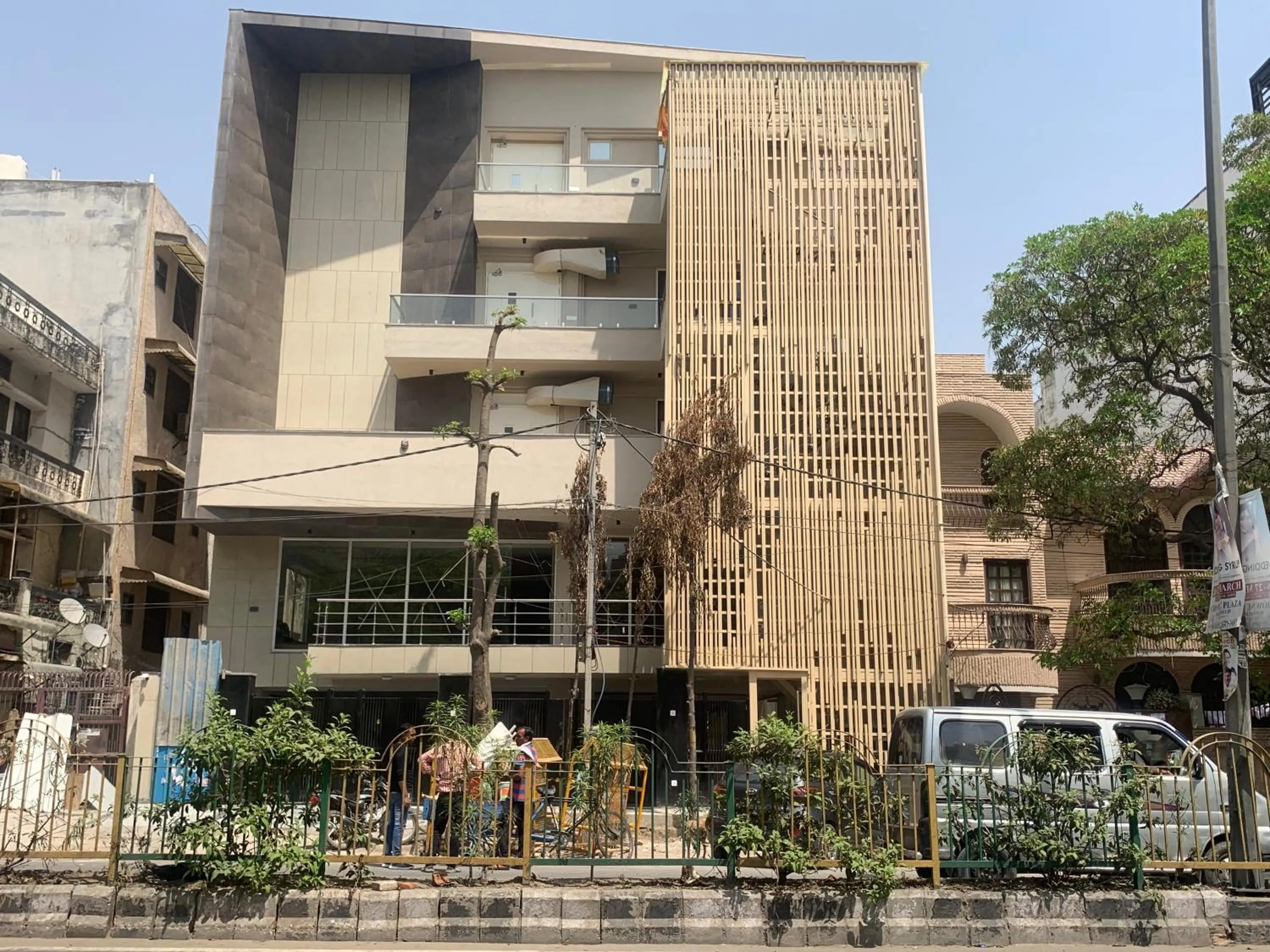 Hotel Leo Saffron - Pitampura