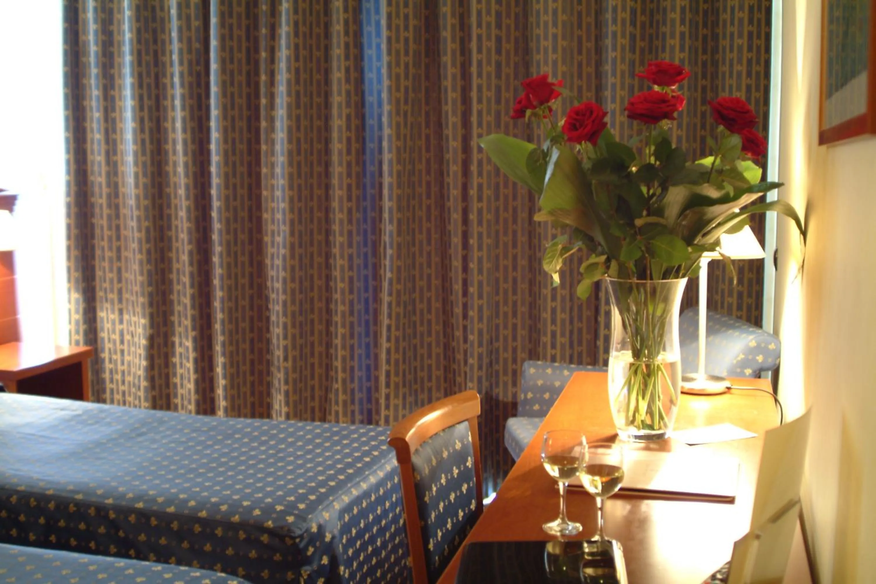 room service, Bed in Hotel Nettuno