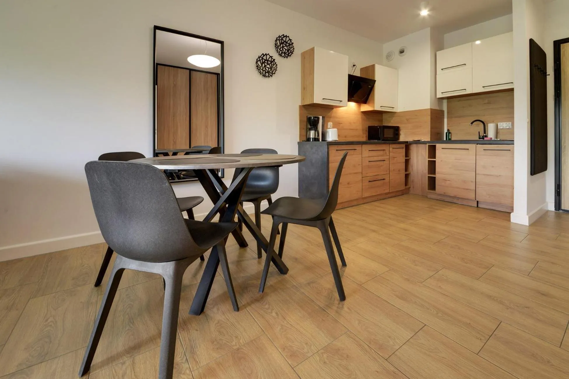 Kitchen or kitchenette in RentPlanet - Apartamenty IzerSKI Resort