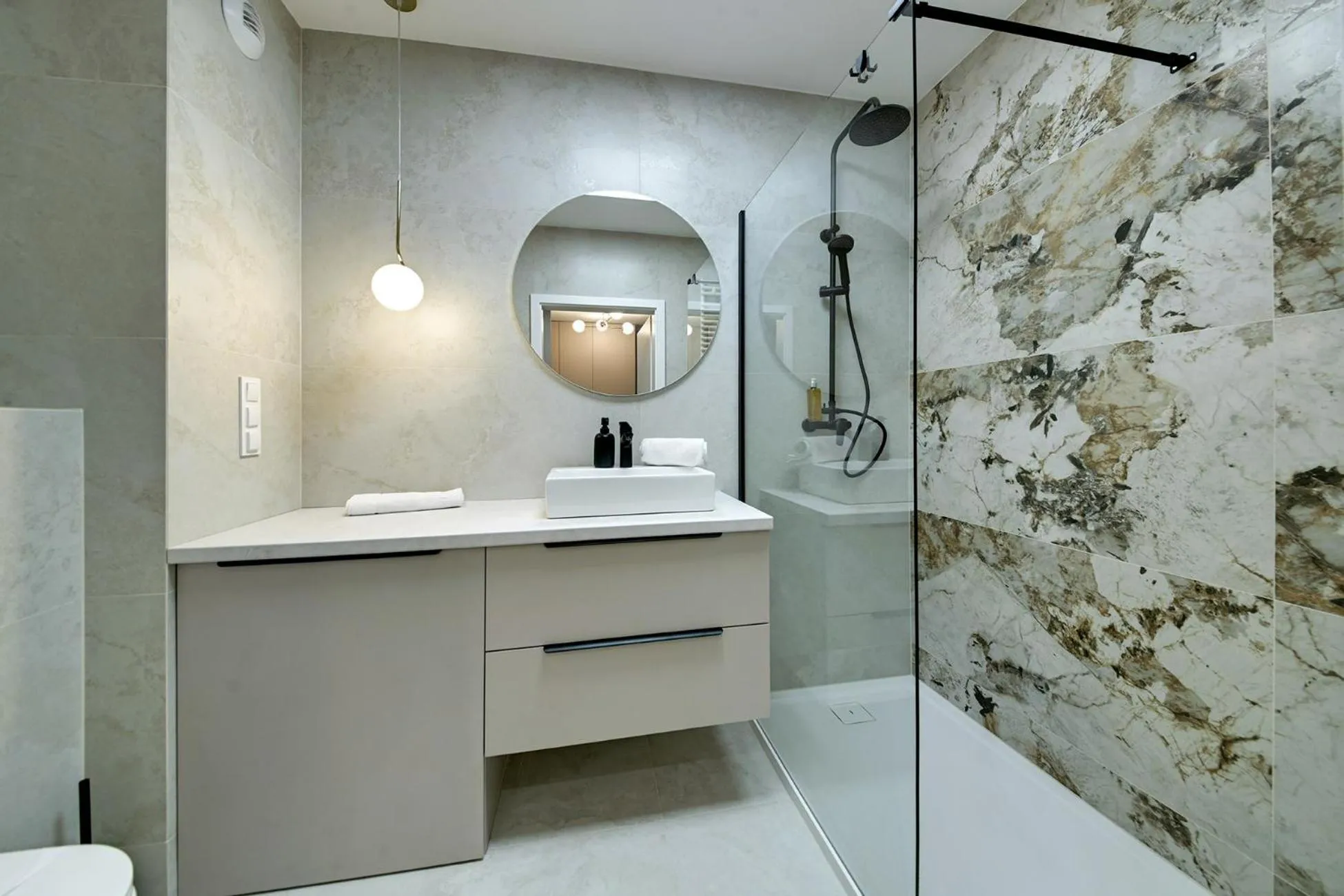 Shower in RentPlanet - Apartamenty IzerSKI Resort