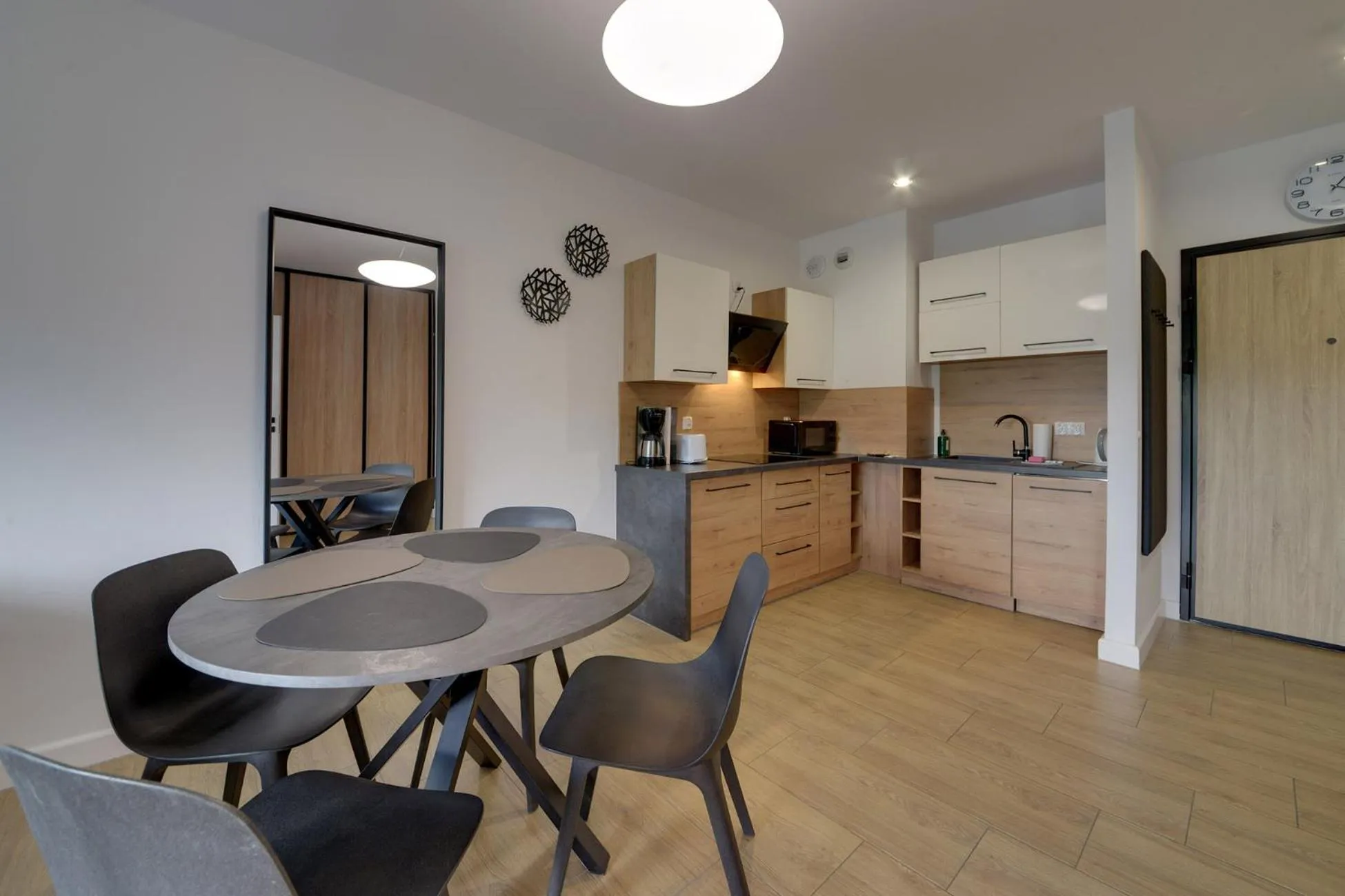 Kitchen or kitchenette in RentPlanet - Apartamenty IzerSKI Resort