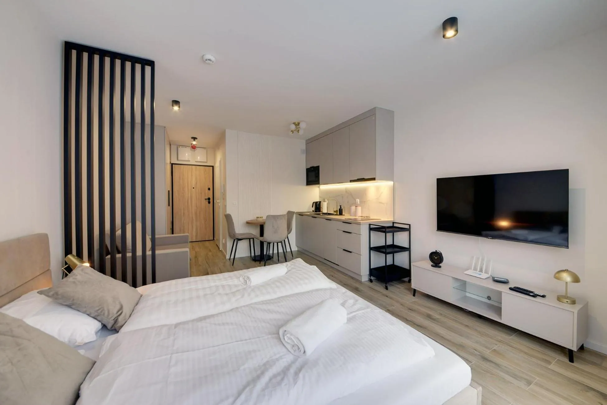 TV and multimedia, Bed in RentPlanet - Apartamenty IzerSKI Resort